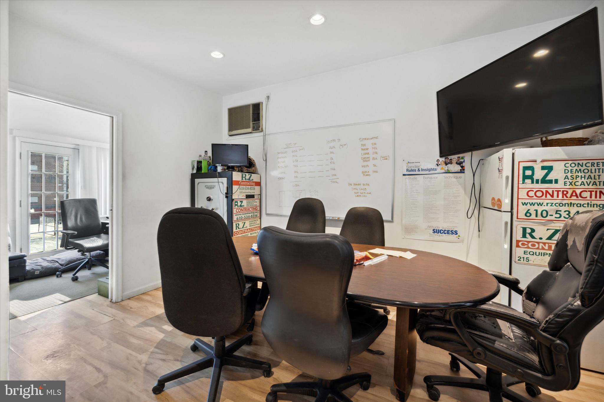 ELMWOOD PARK - Commercial Sale