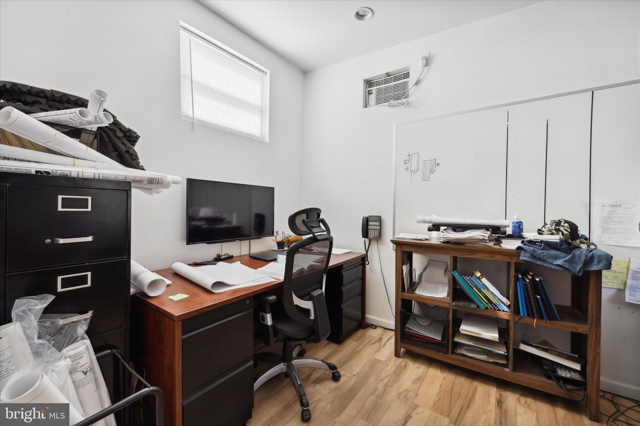 ELMWOOD PARK - Commercial Sale
