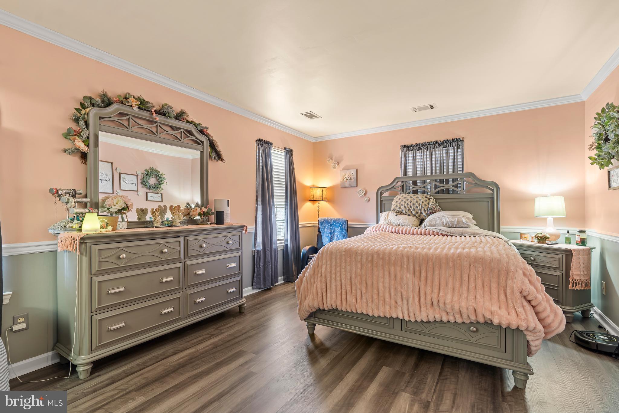 ROLLING HILLS - Residential