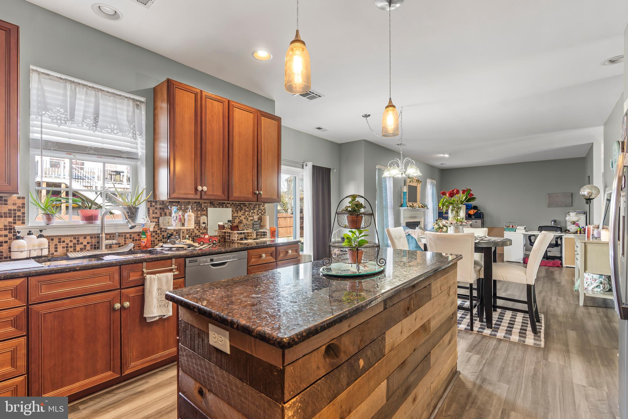 ROLLING HILLS - Residential