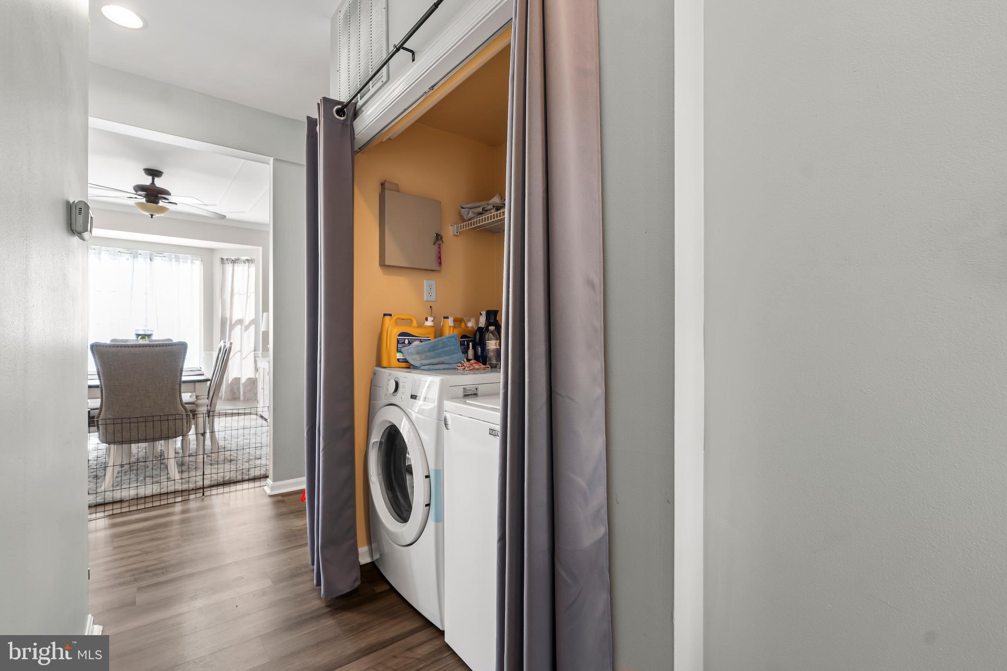 ROLLING HILLS - Residential