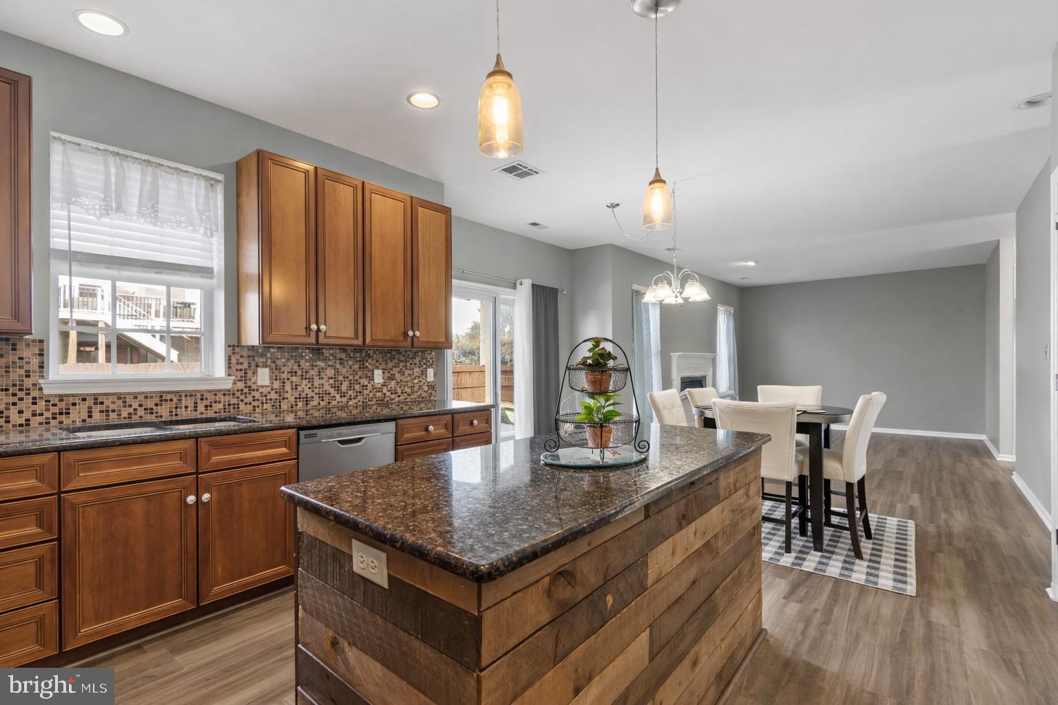 ROLLING HILLS - Residential