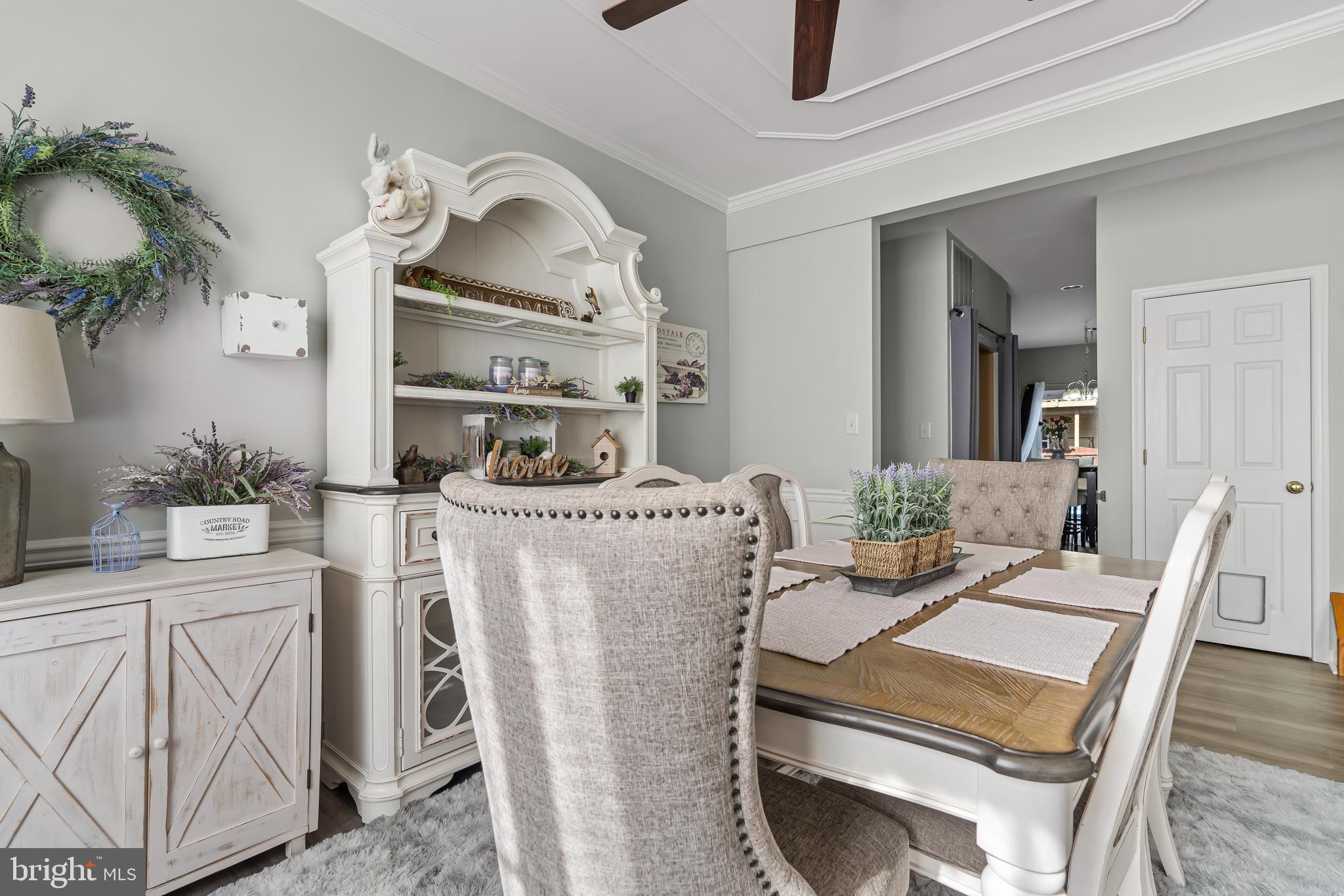 ROLLING HILLS - Residential