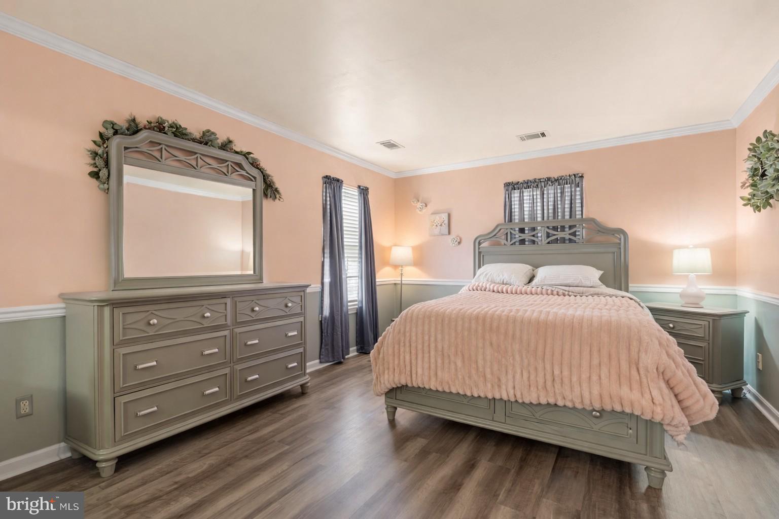 ROLLING HILLS - Residential