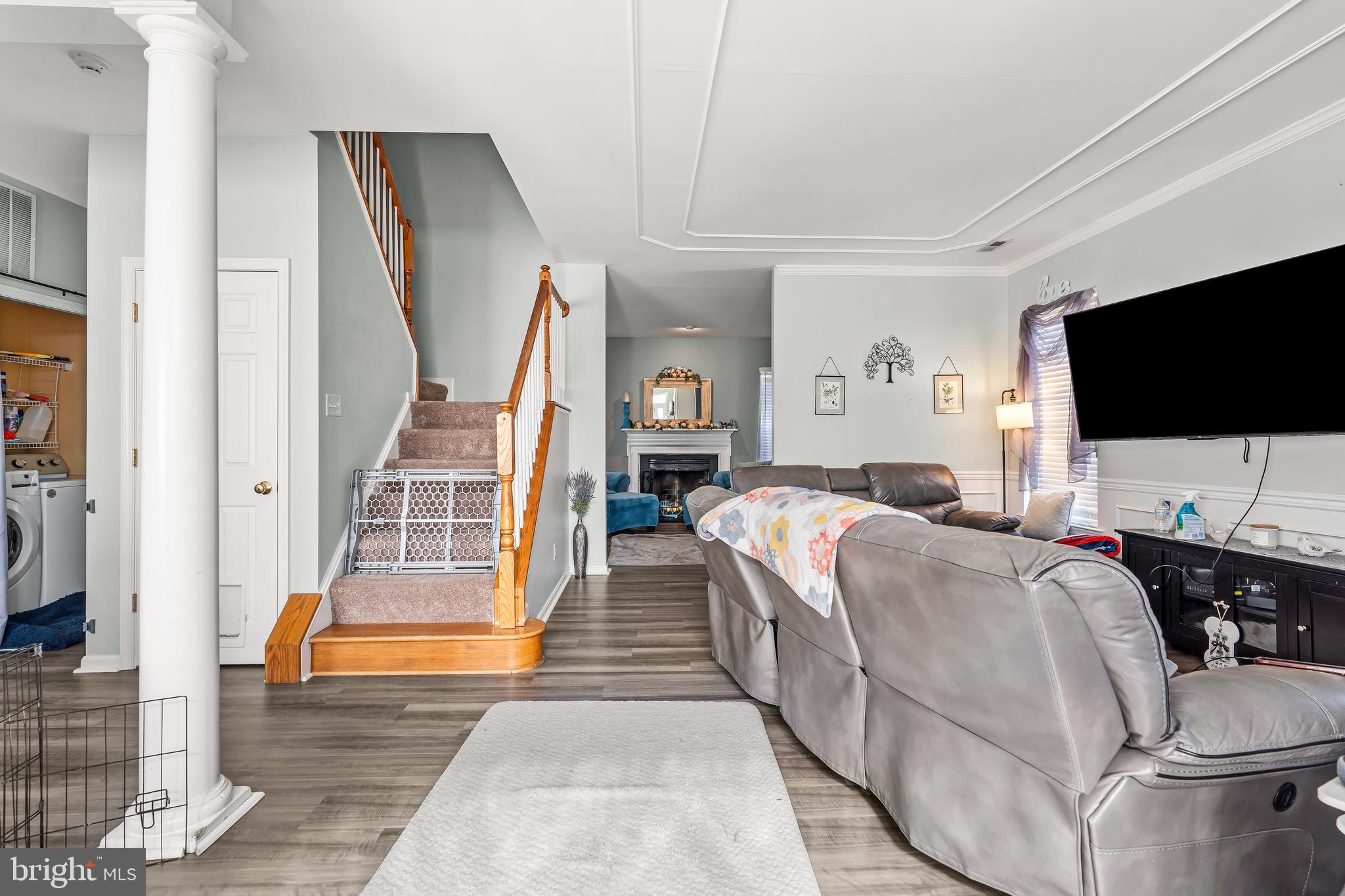 ROLLING HILLS - Residential