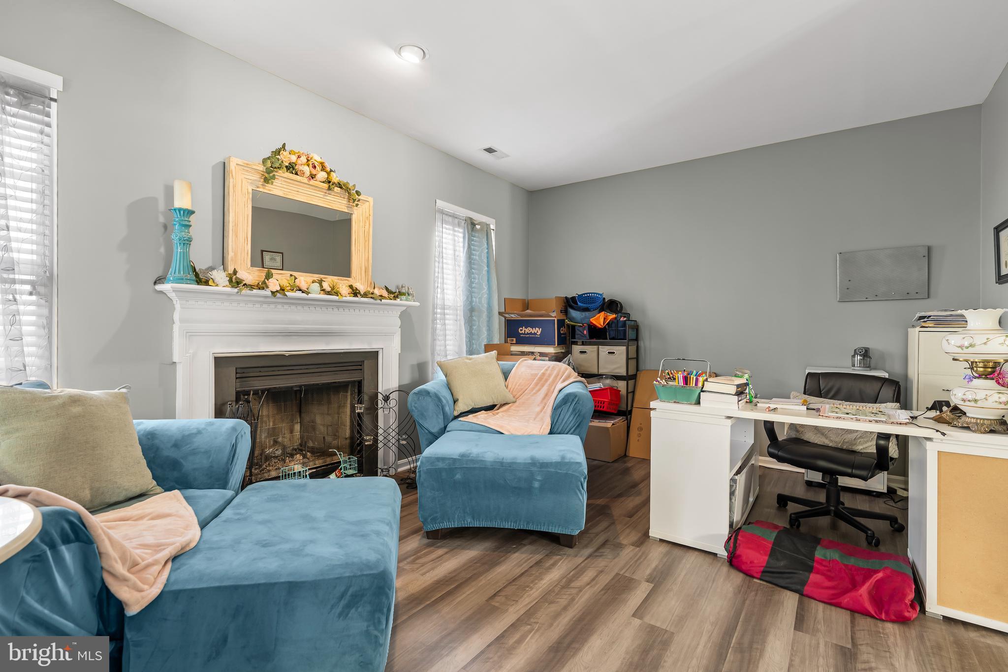 ROLLING HILLS - Residential