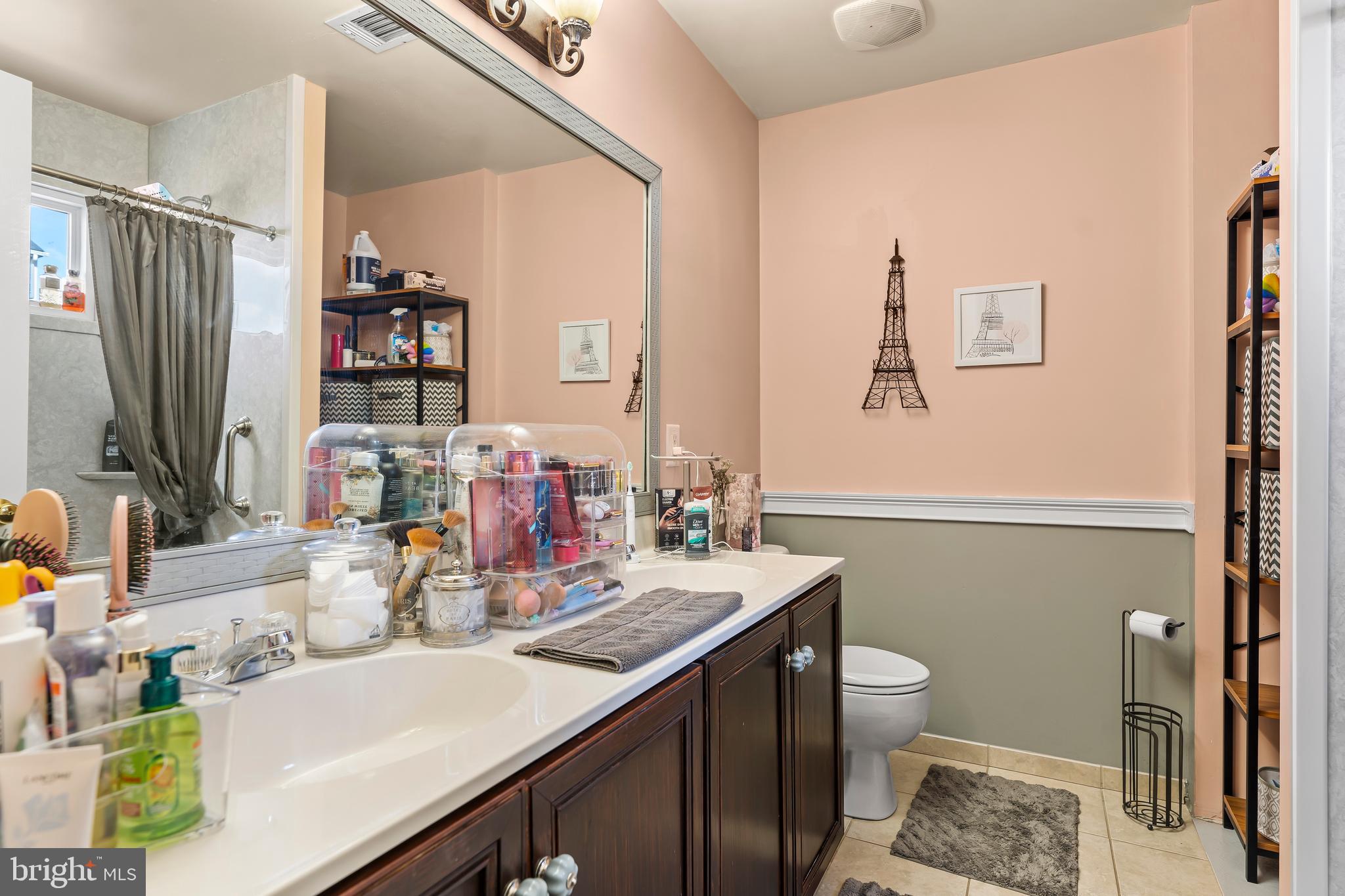 ROLLING HILLS - Residential