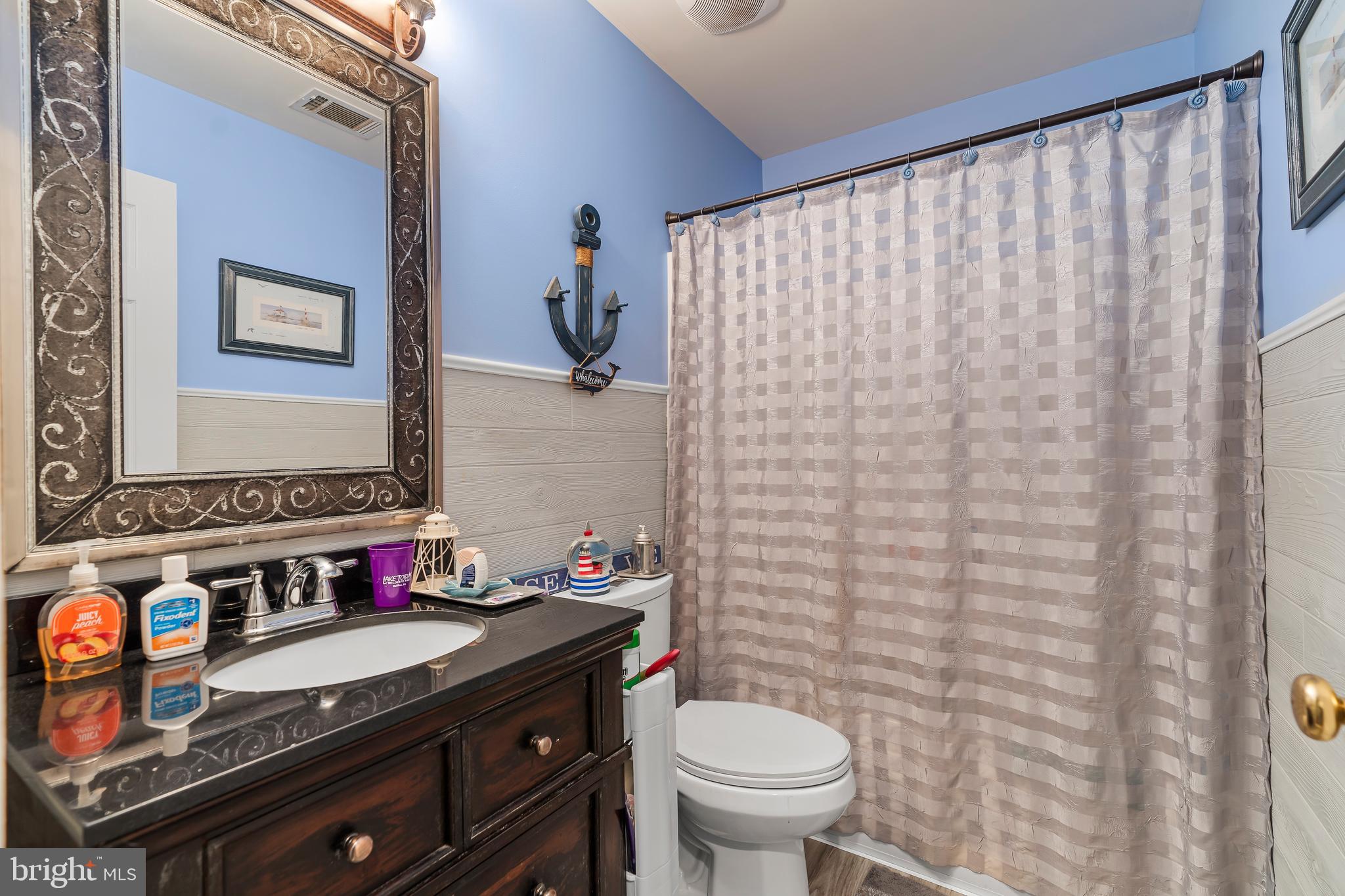 ROLLING HILLS - Residential