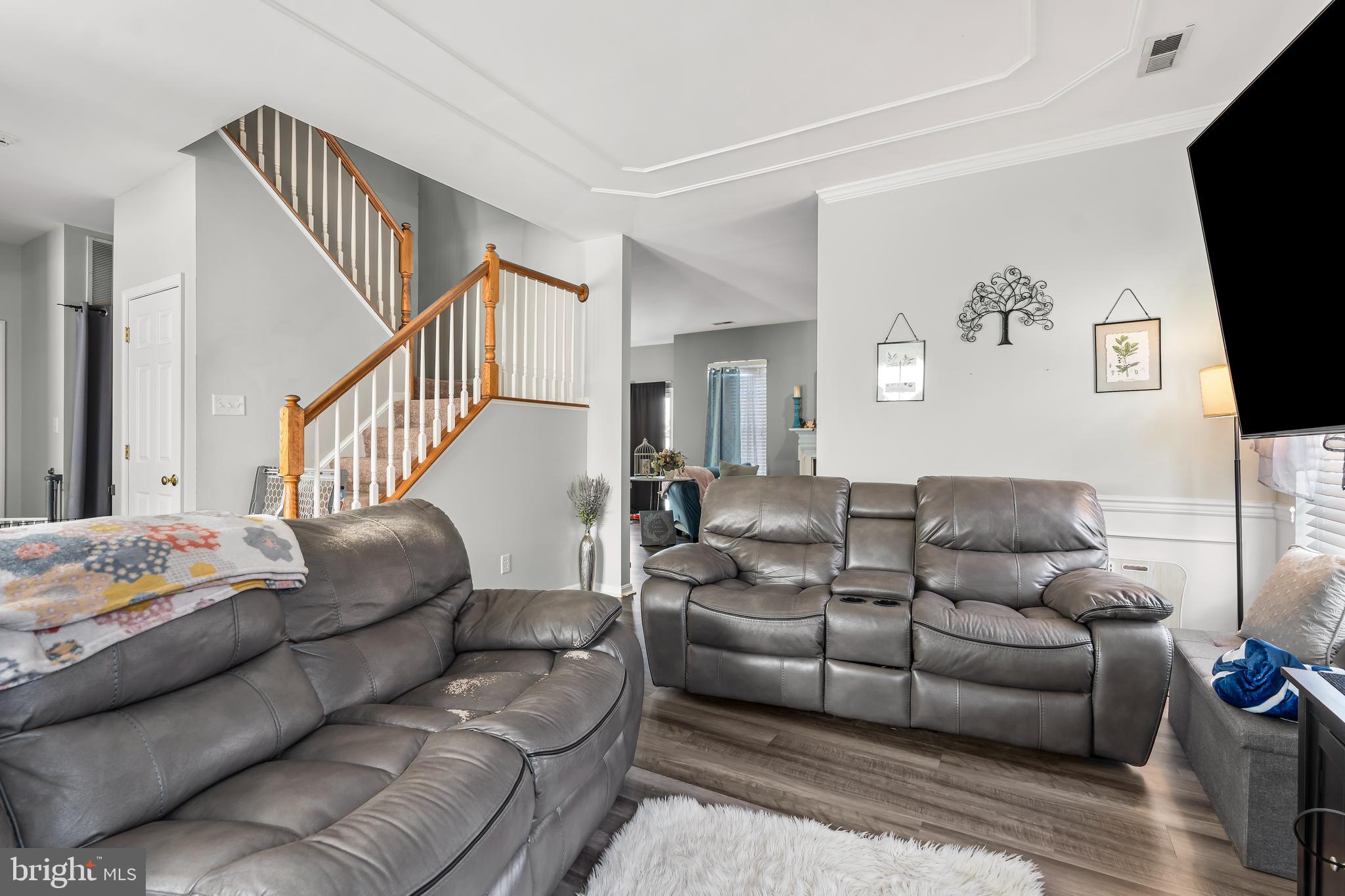 ROLLING HILLS - Residential