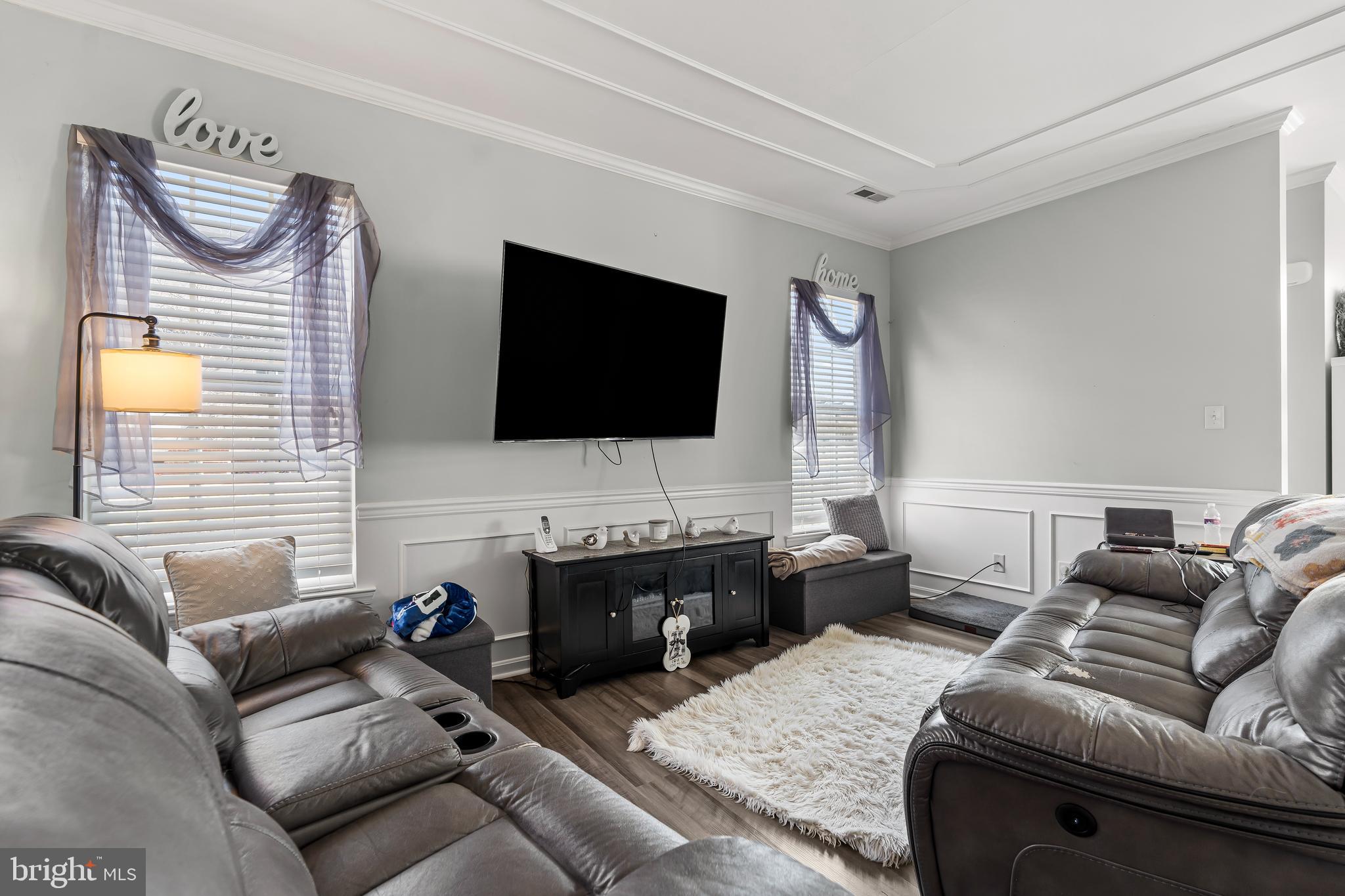 ROLLING HILLS - Residential