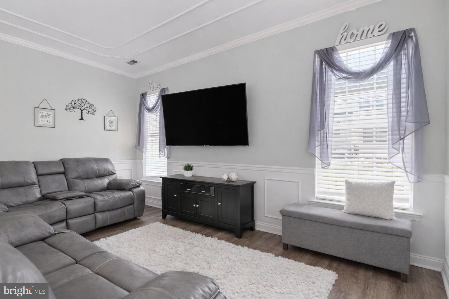 ROLLING HILLS - Residential