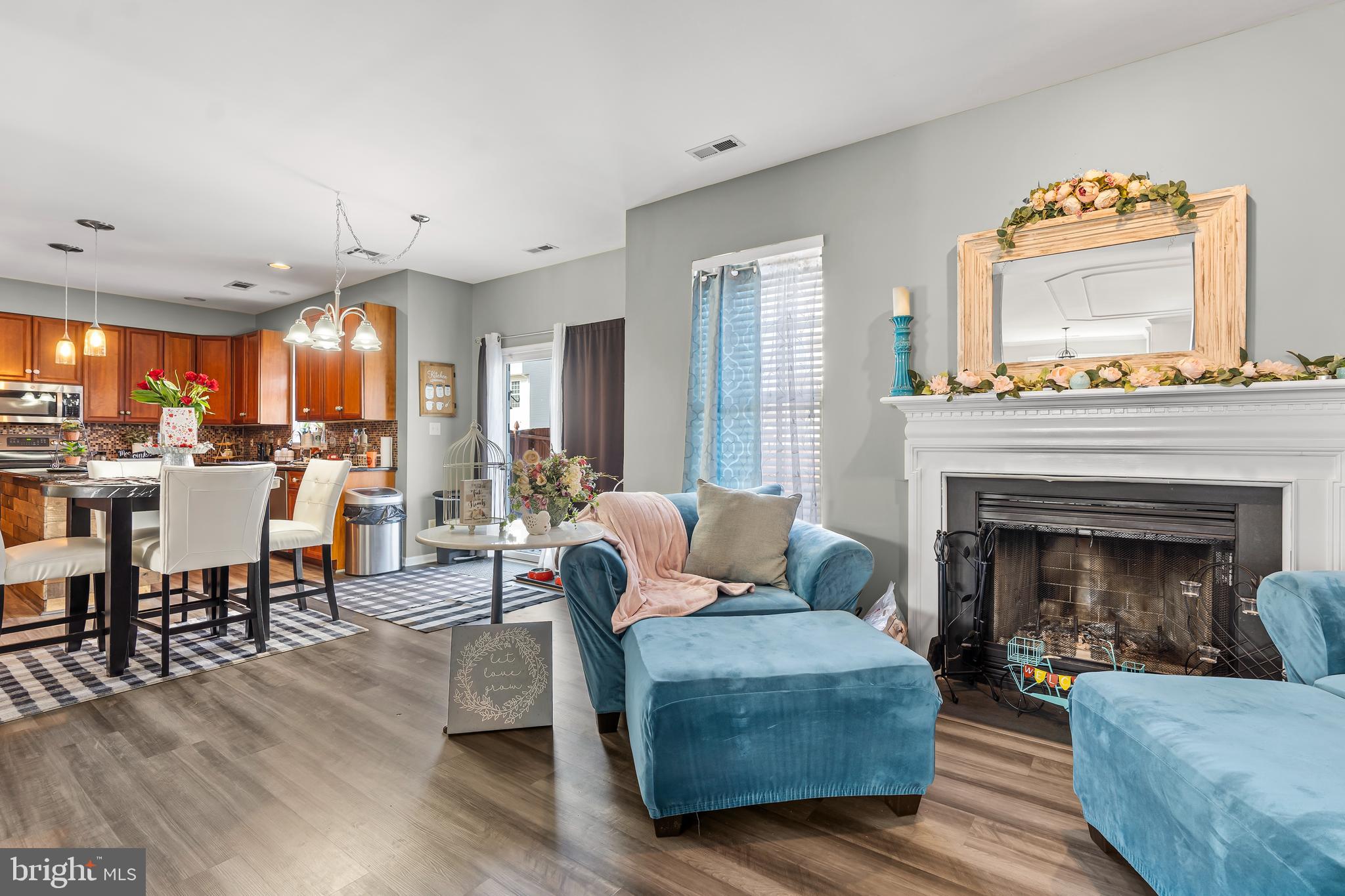 ROLLING HILLS - Residential