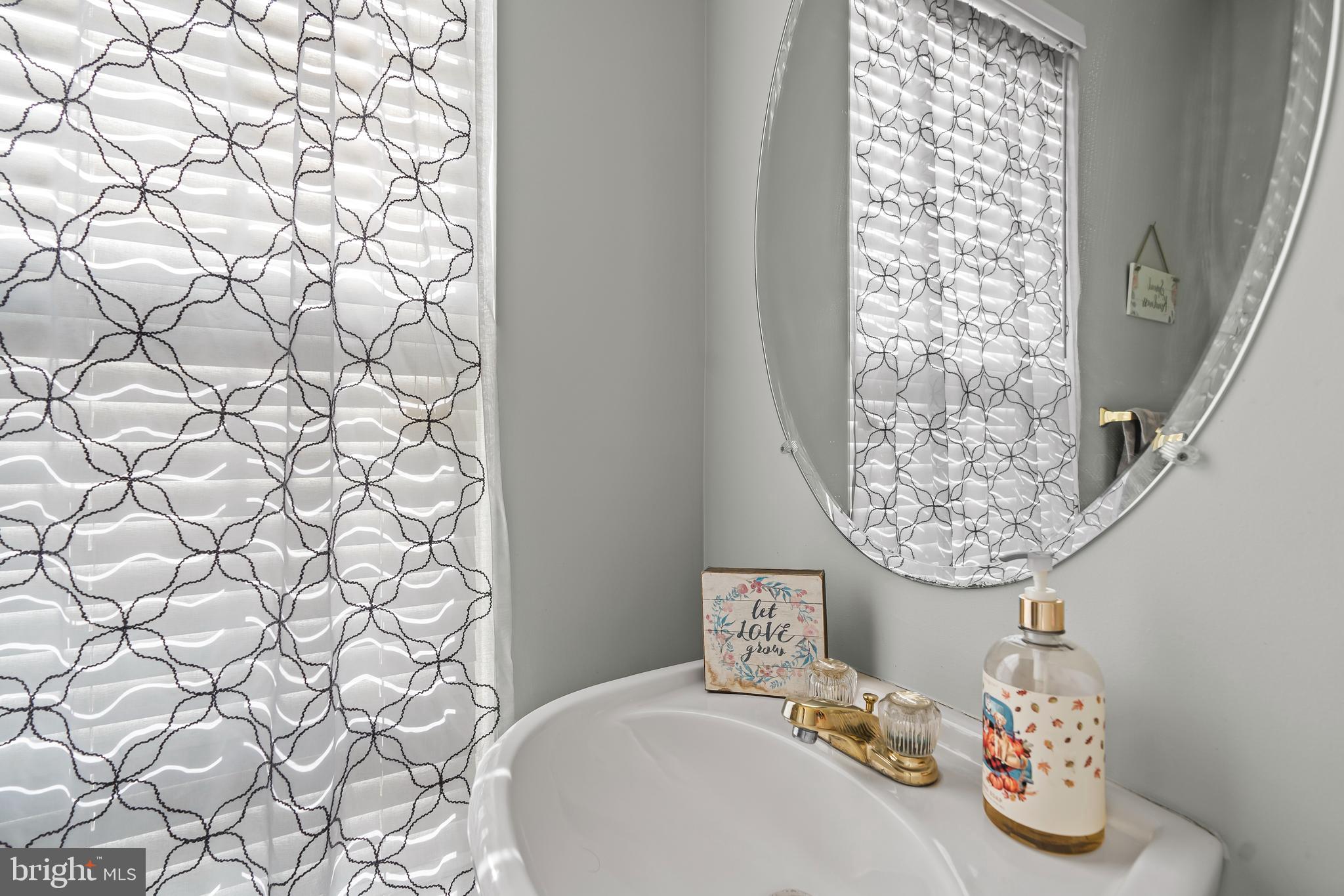 ROLLING HILLS - Residential