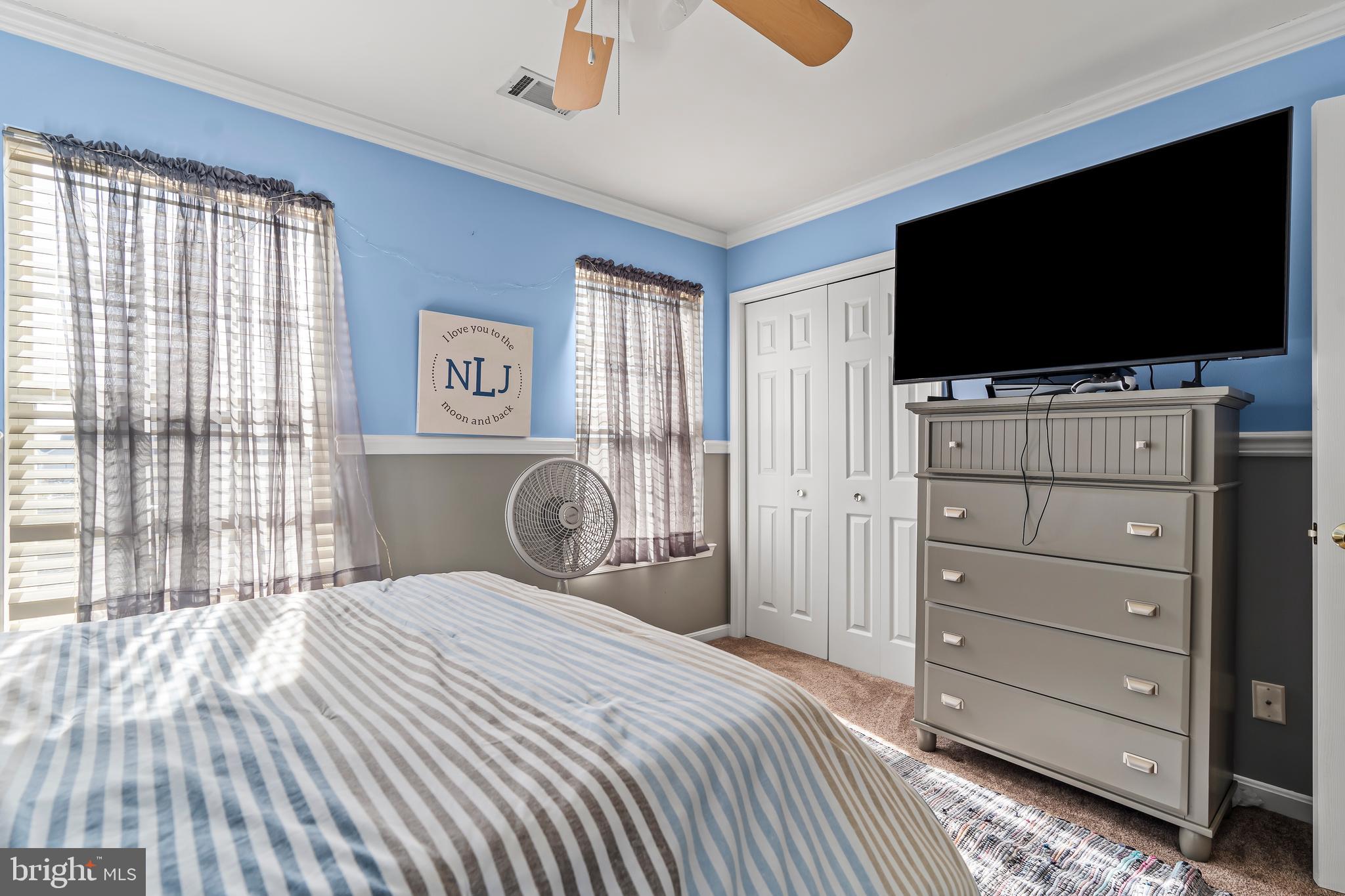 ROLLING HILLS - Residential