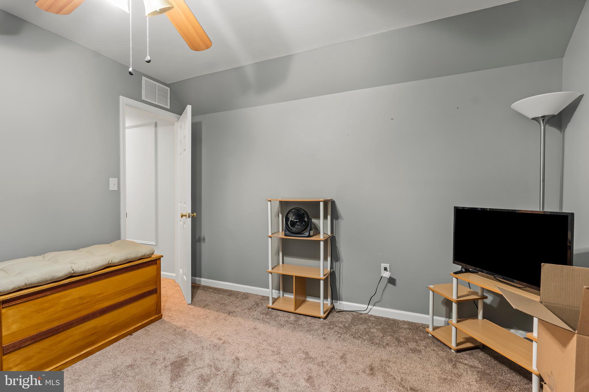 ROLLING HILLS - Residential