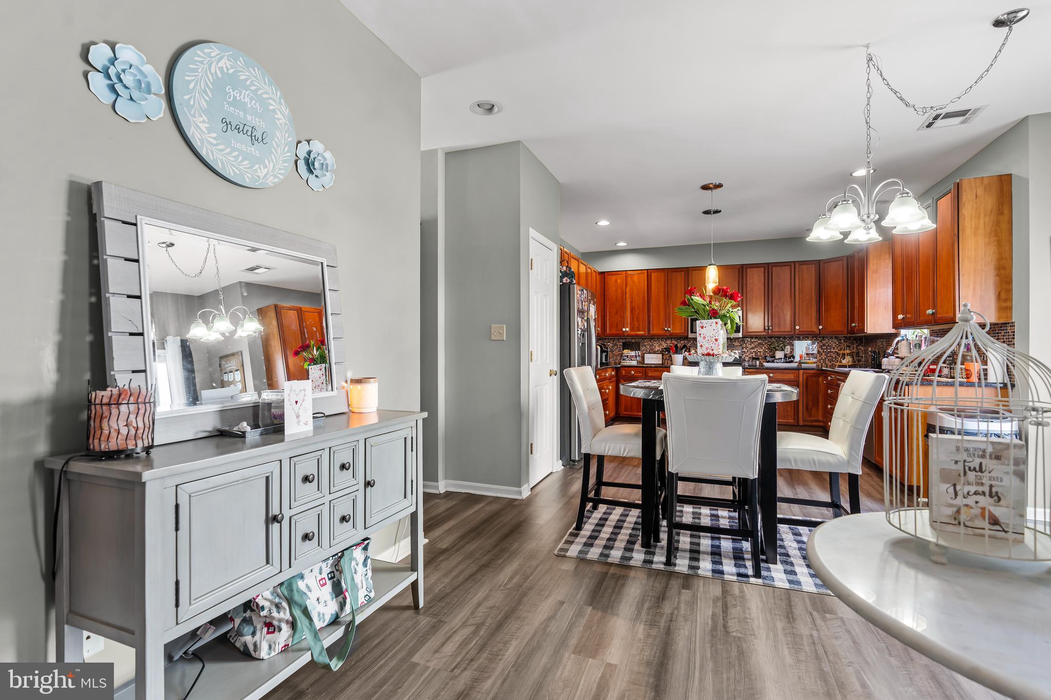 ROLLING HILLS - Residential