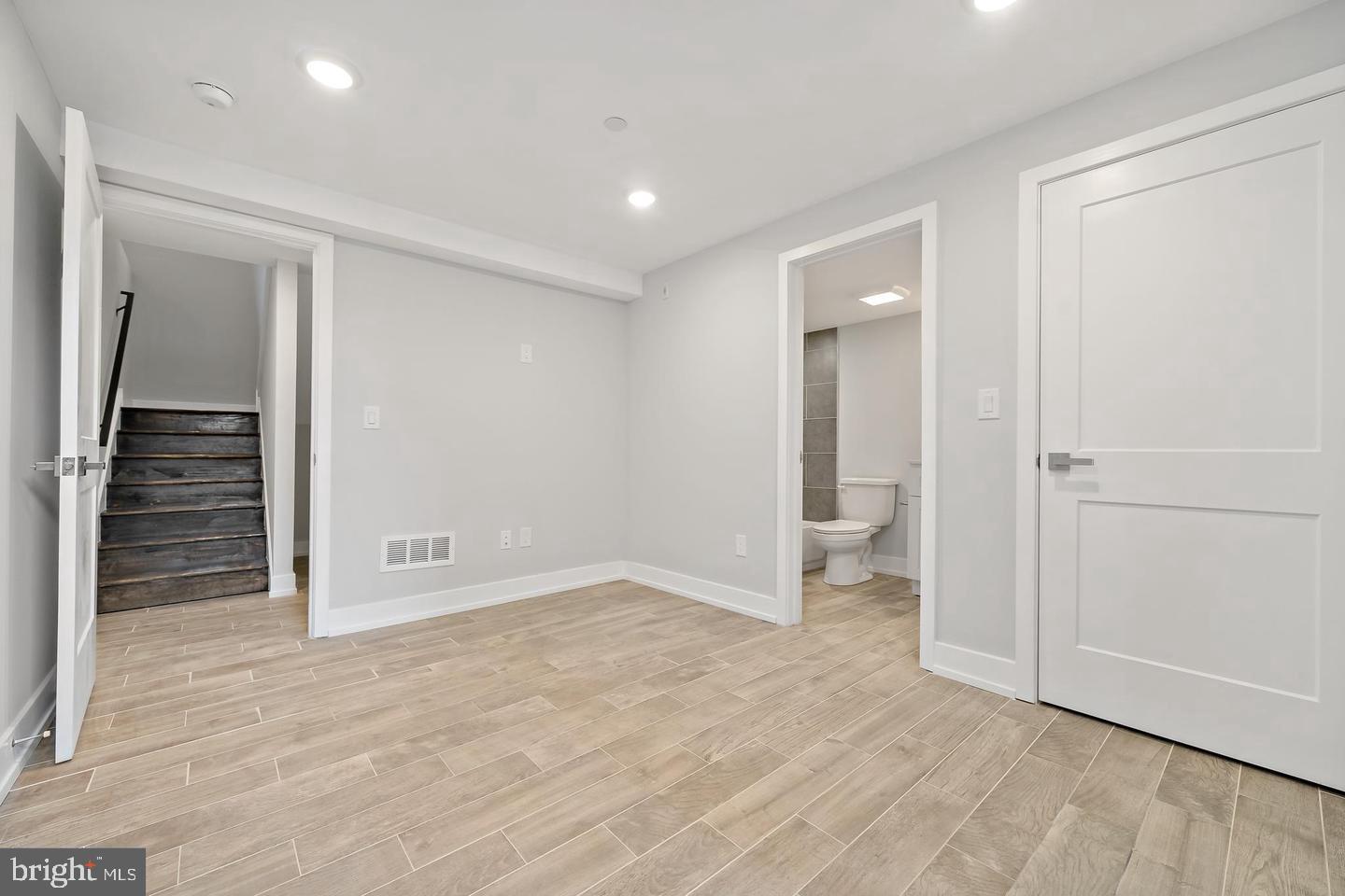 OLDE KENSINGTON - Residential Lease