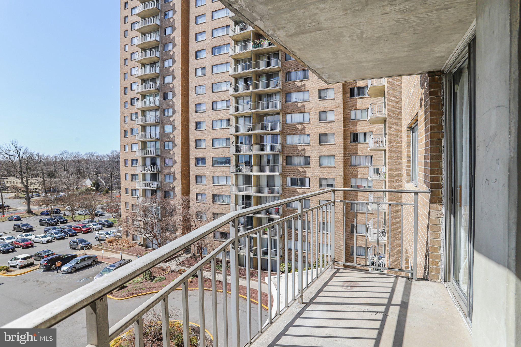 PRESIDENTIAL TOWERS - Residential