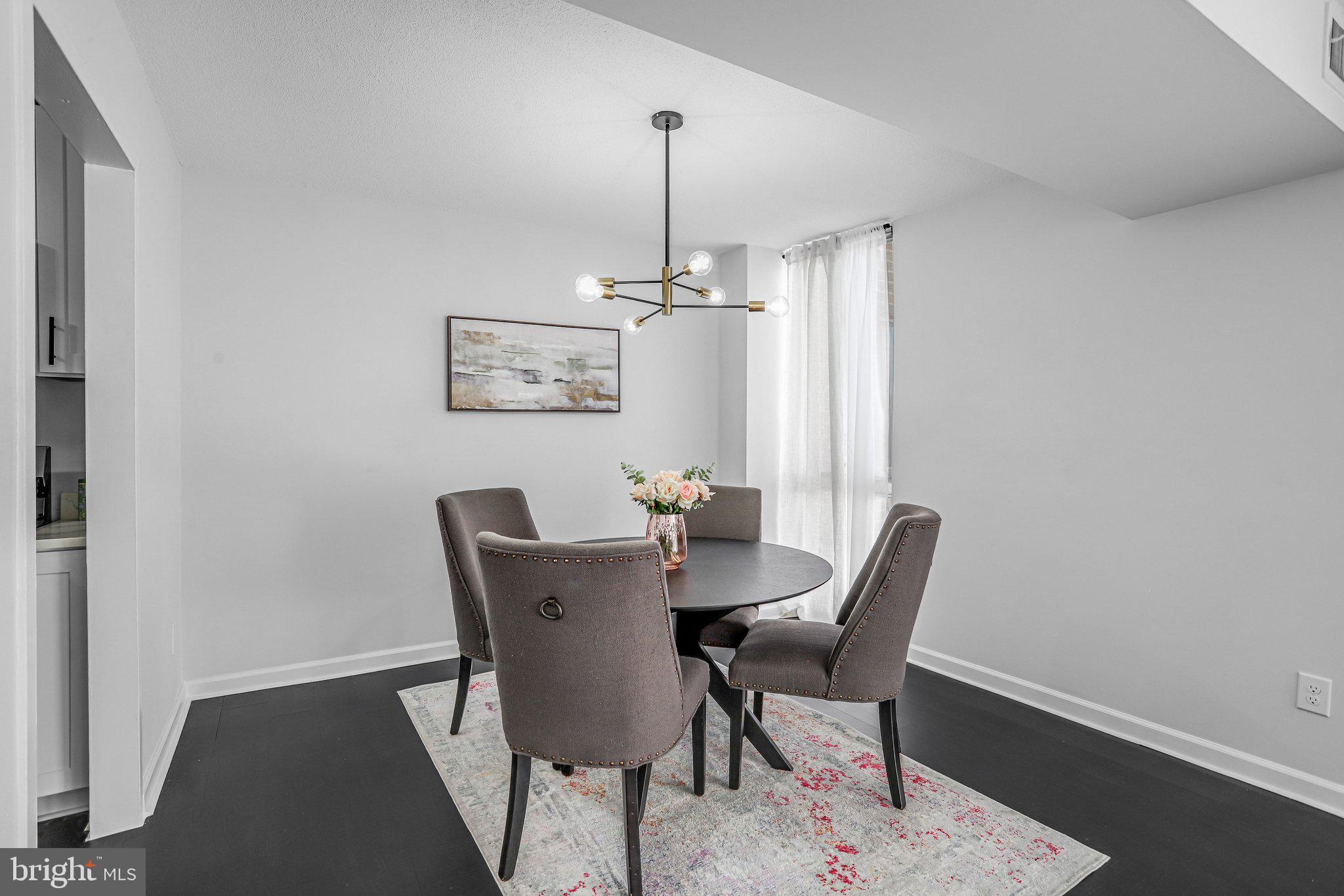 PRESIDENTIAL TOWERS - Residential