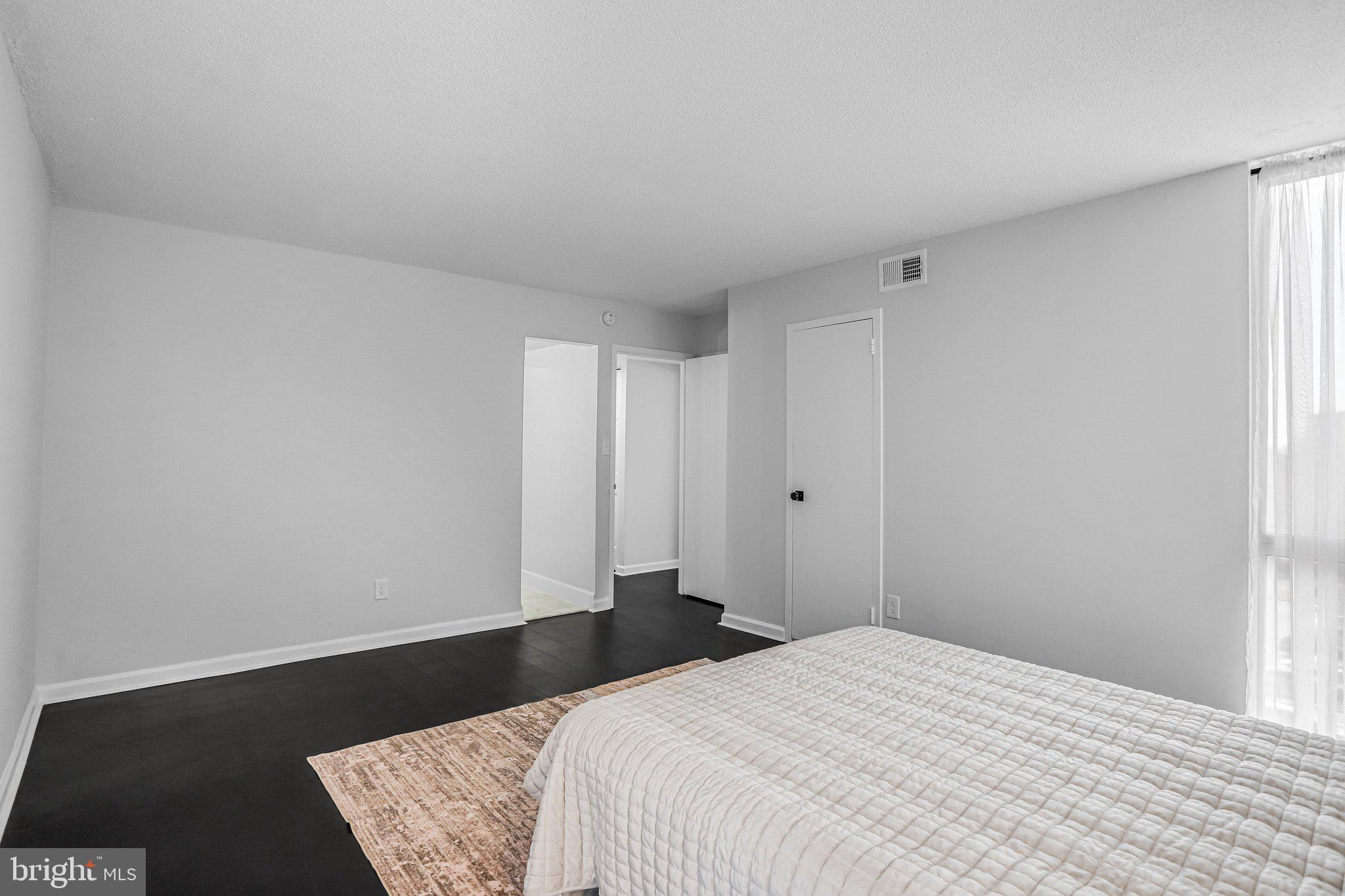 PRESIDENTIAL TOWERS - Residential