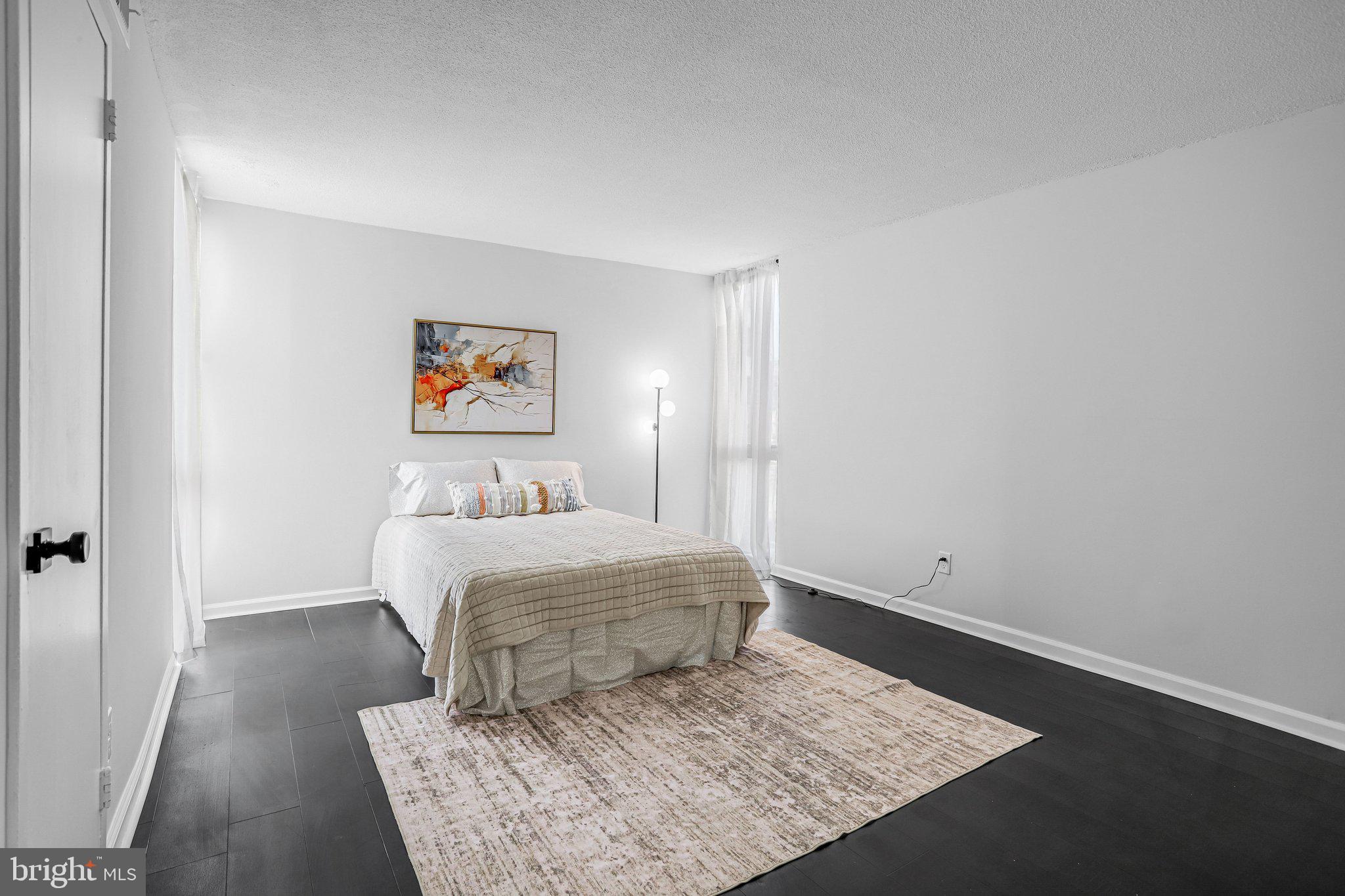 PRESIDENTIAL TOWERS - Residential