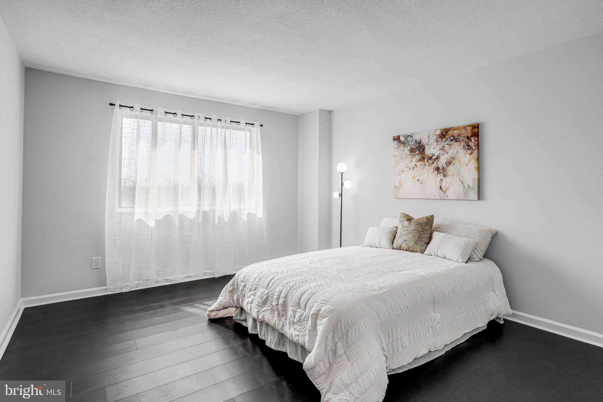 PRESIDENTIAL TOWERS - Residential