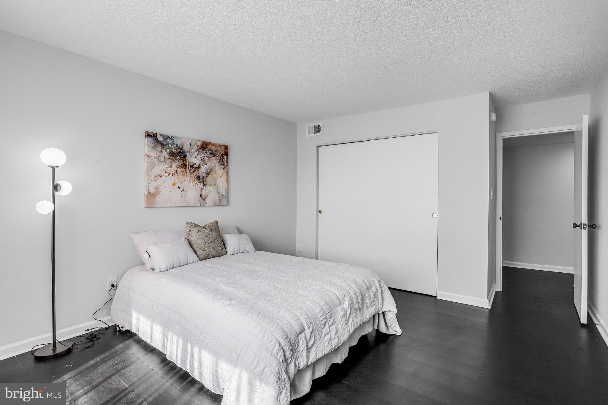 PRESIDENTIAL TOWERS - Residential