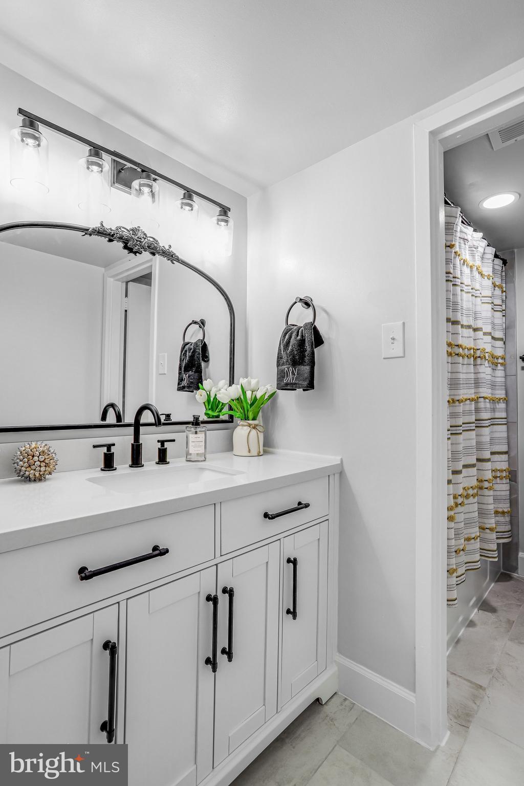 PRESIDENTIAL TOWERS - Residential