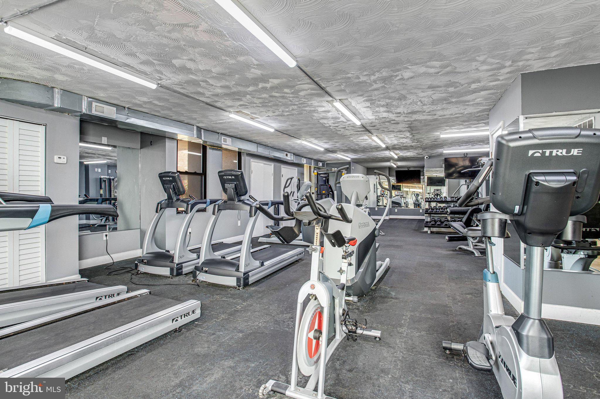 PRESIDENTIAL TOWERS - Residential