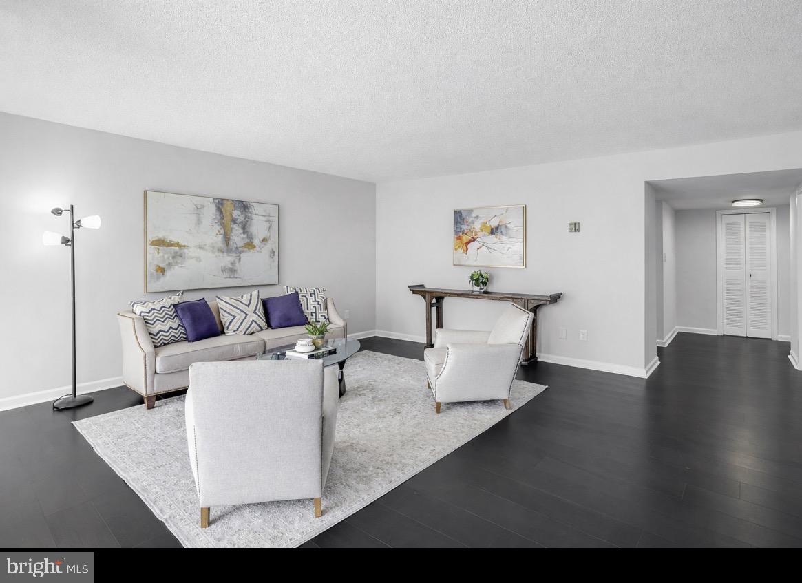 PRESIDENTIAL TOWERS - Residential