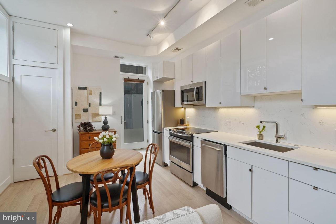 1211 G STREET SE 1