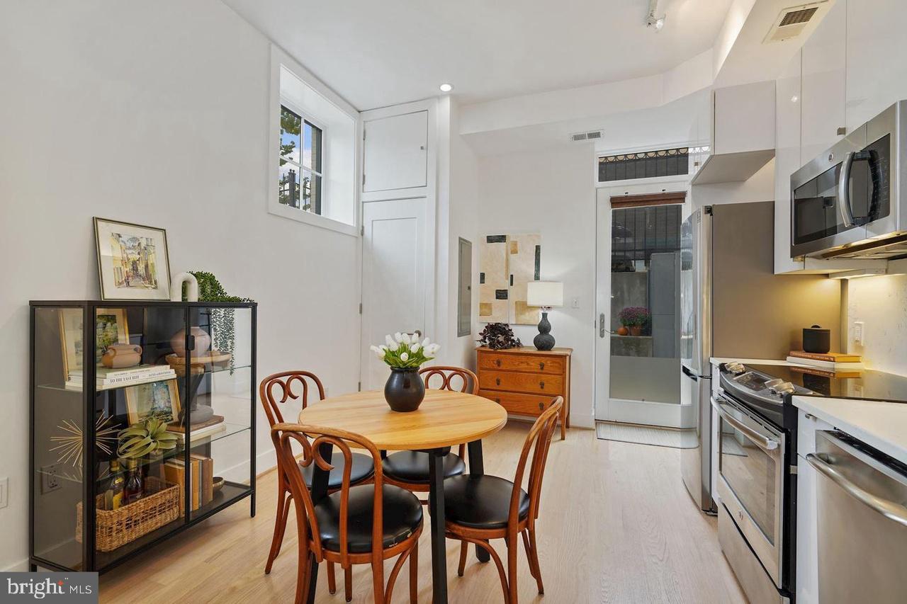 1211 G STREET SE 1