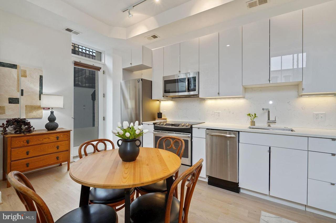 1211 G STREET SE 1