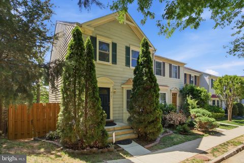 Townhouse For Sale - 6101 Old Brentford Court<br/> ALEXANDRIA, VA 22310