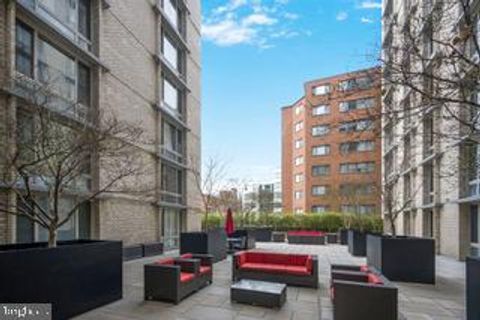 Tiny photo for 950 NW 25th Street NW, WASHINGTON, DC 20037 (MLS # DCDC2259570)