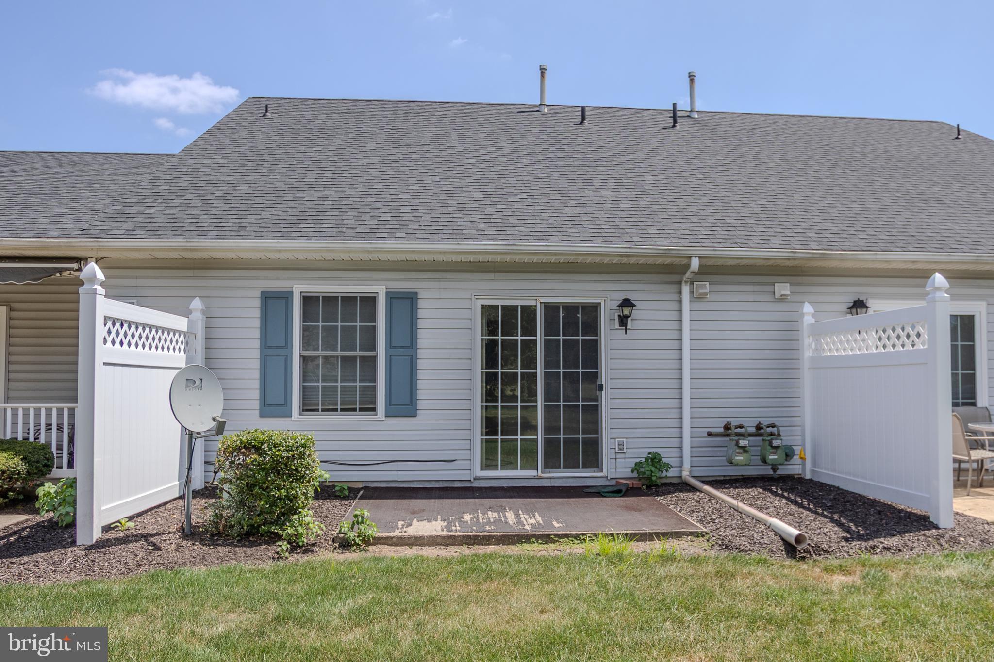 3016 VILLAGE W CIRCLE