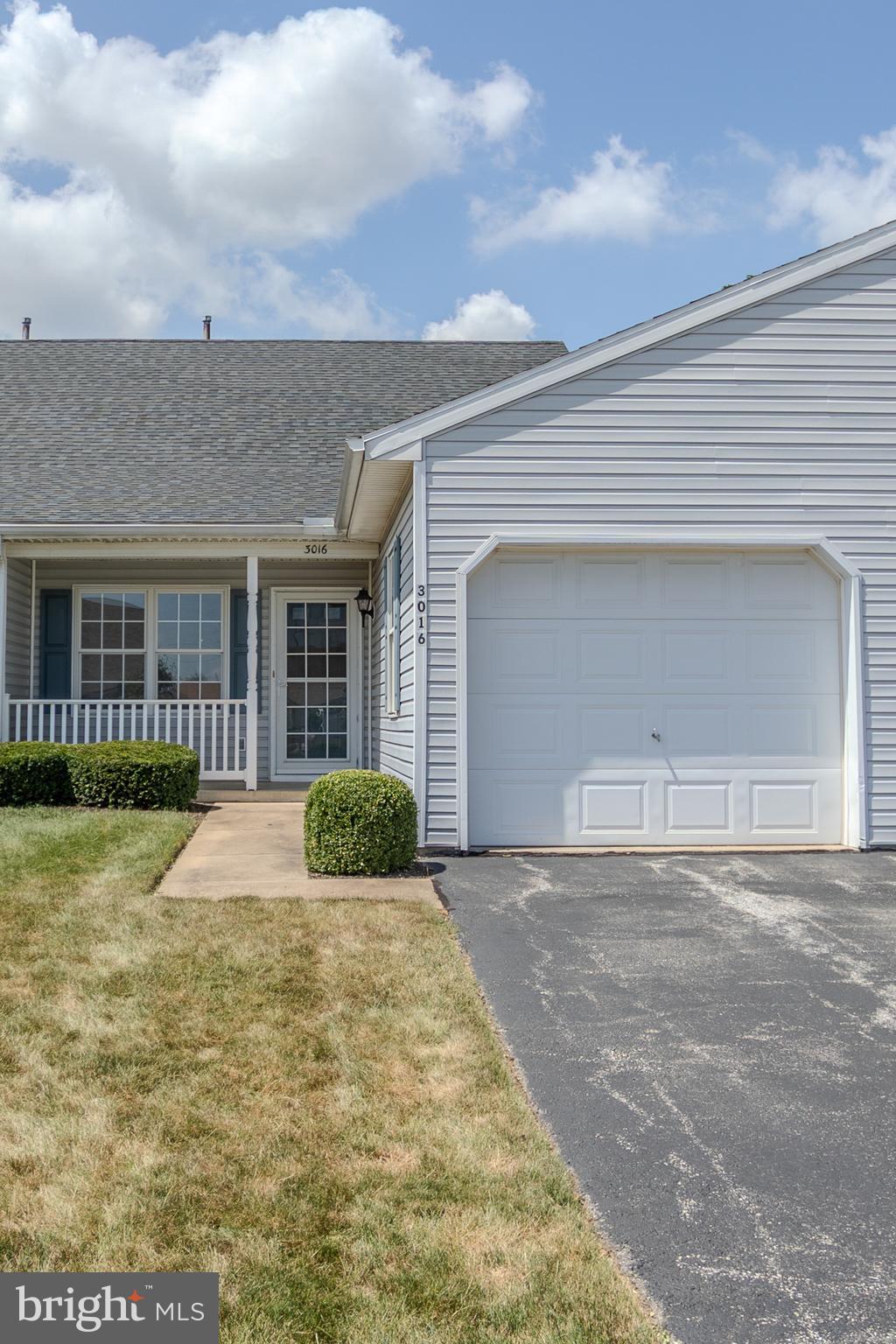 3016 VILLAGE W CIRCLE