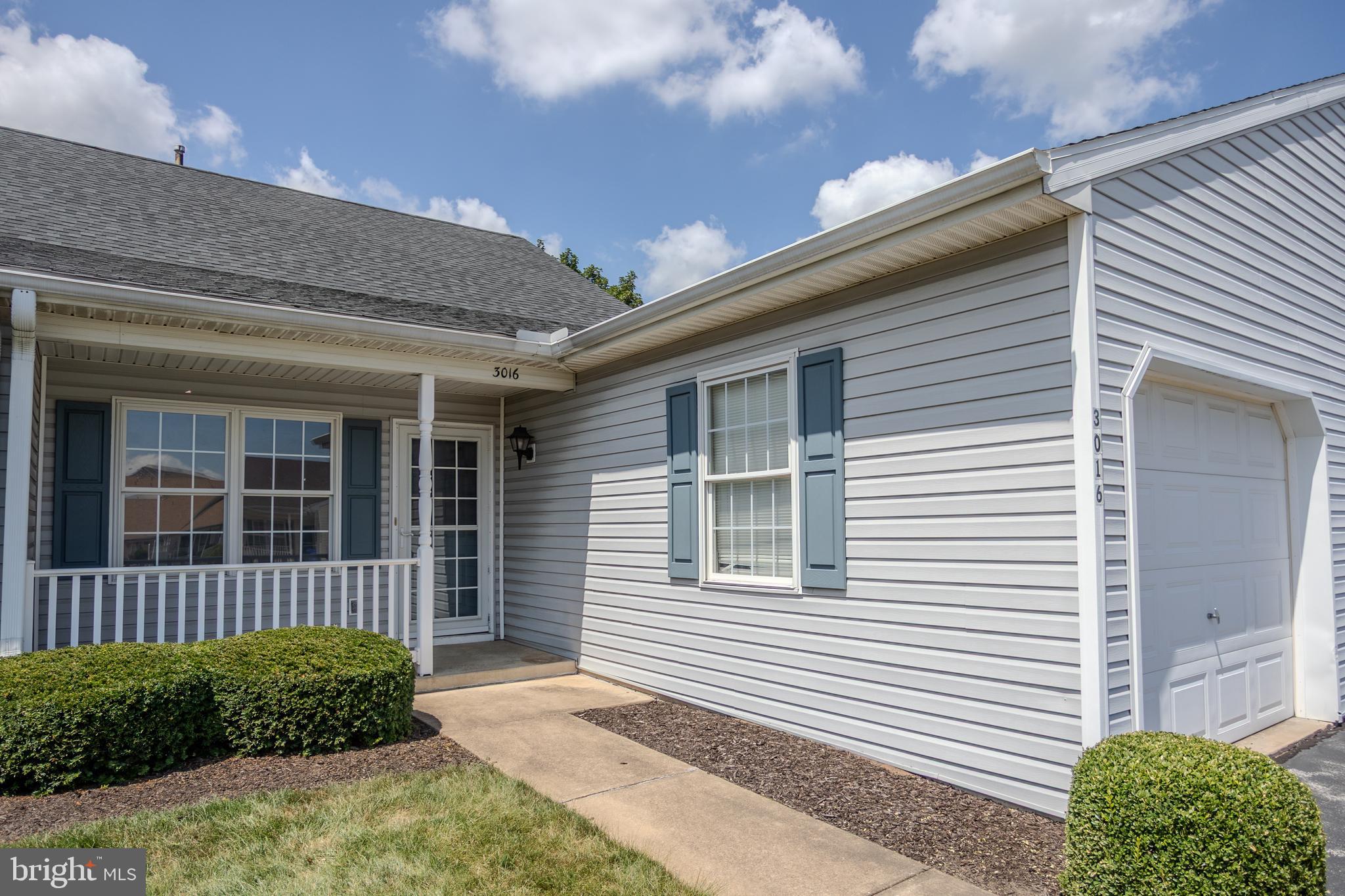 3016 VILLAGE W CIRCLE