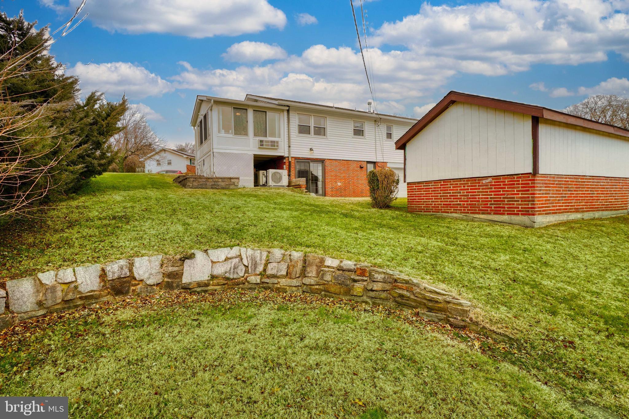 HIGH POINT - Residential Lease