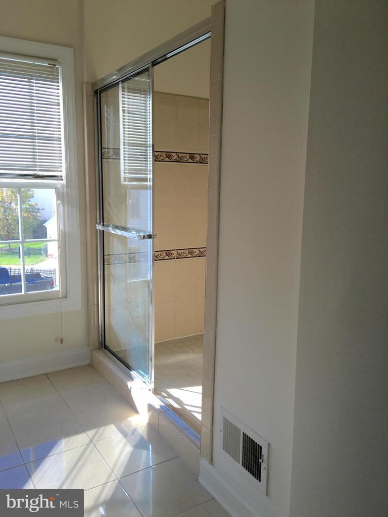 PORT POTOMAC - Residential Lease