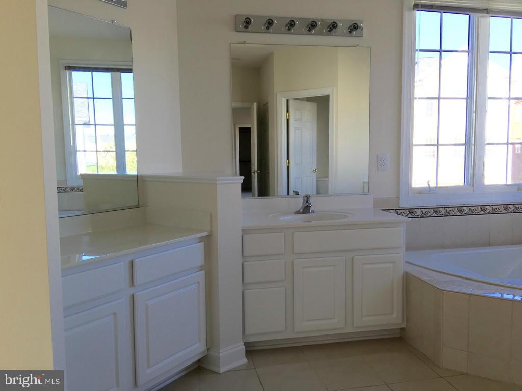 PORT POTOMAC - Residential Lease