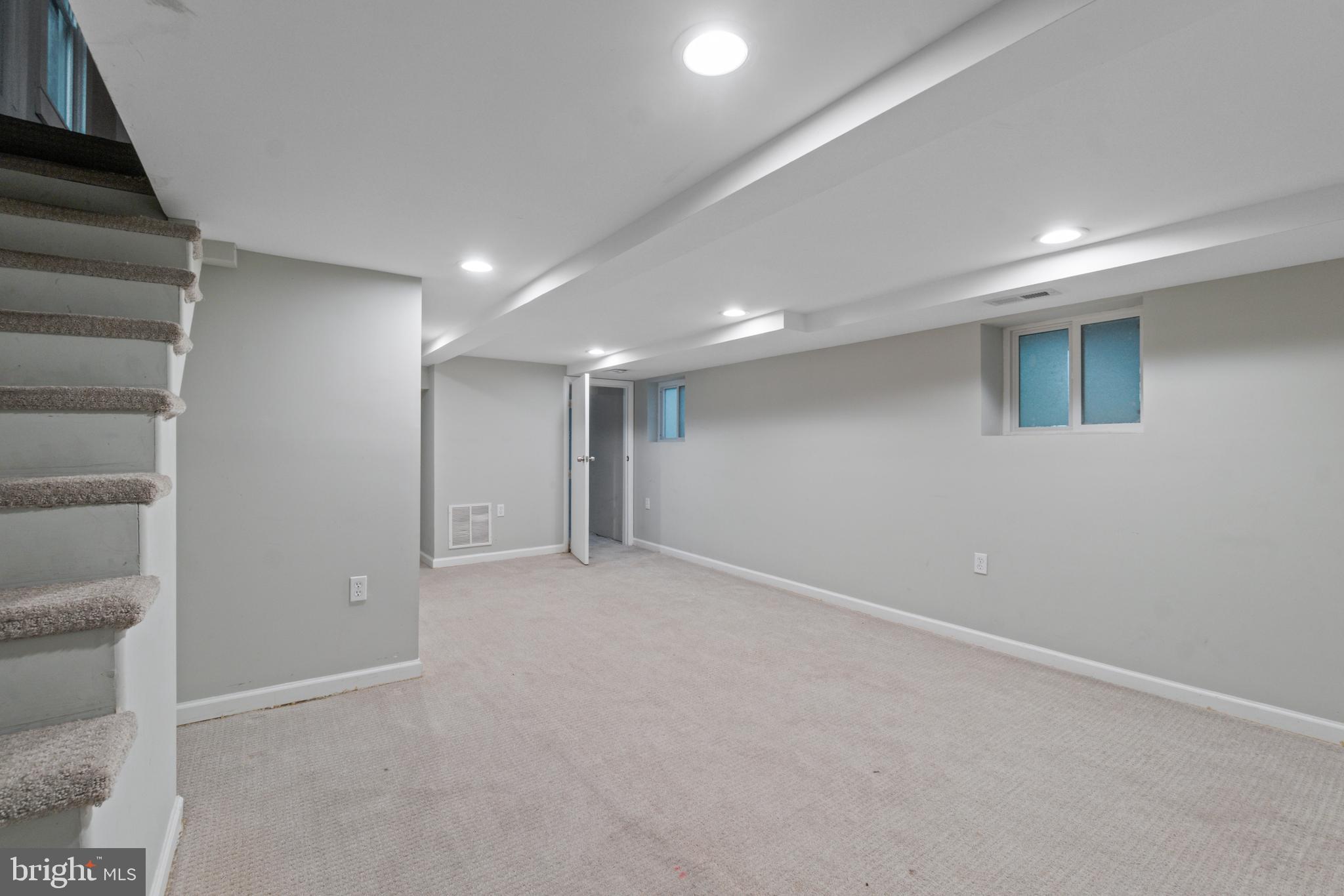 MOUNT WASHINGTON - Residential Lease