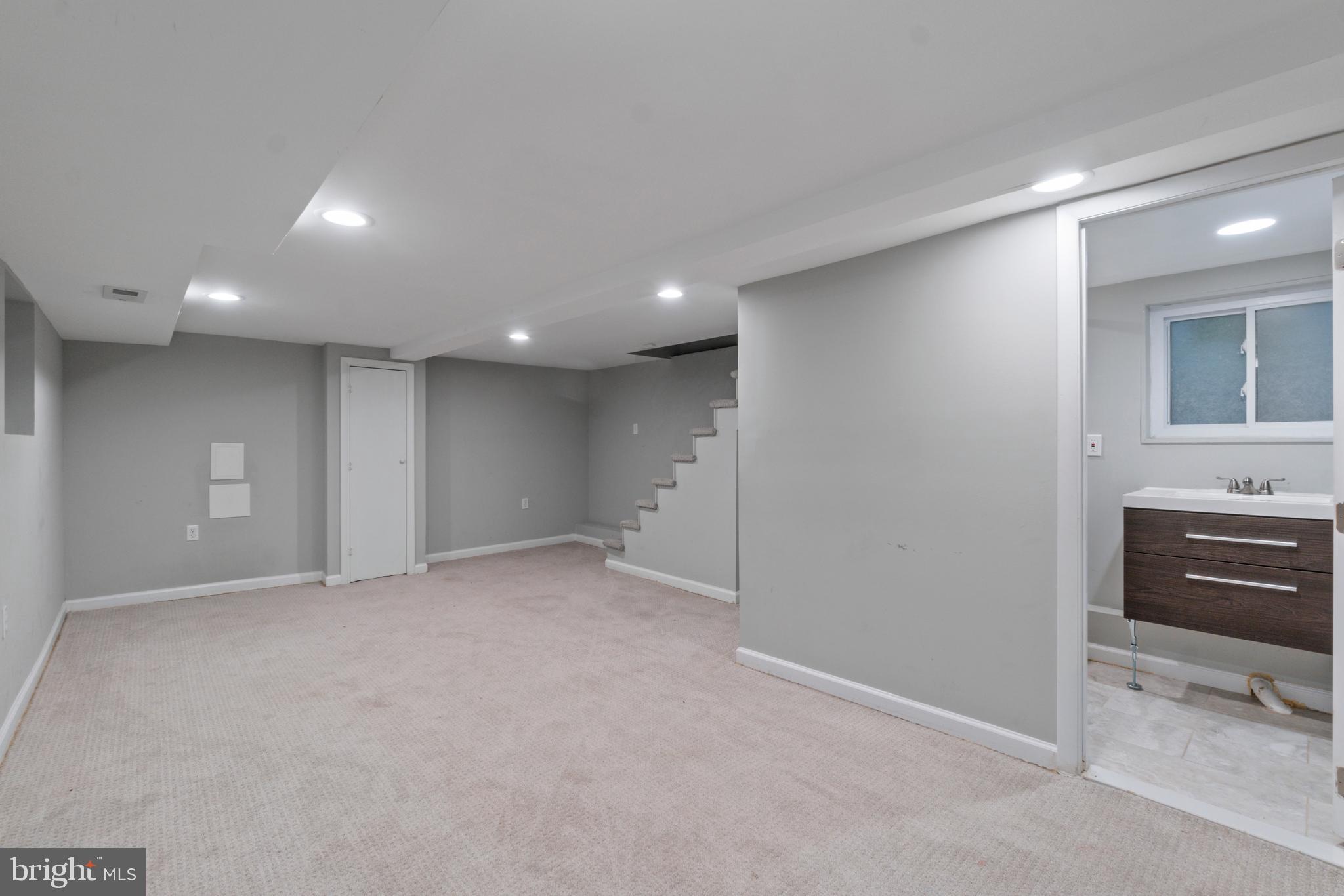 MOUNT WASHINGTON - Residential Lease