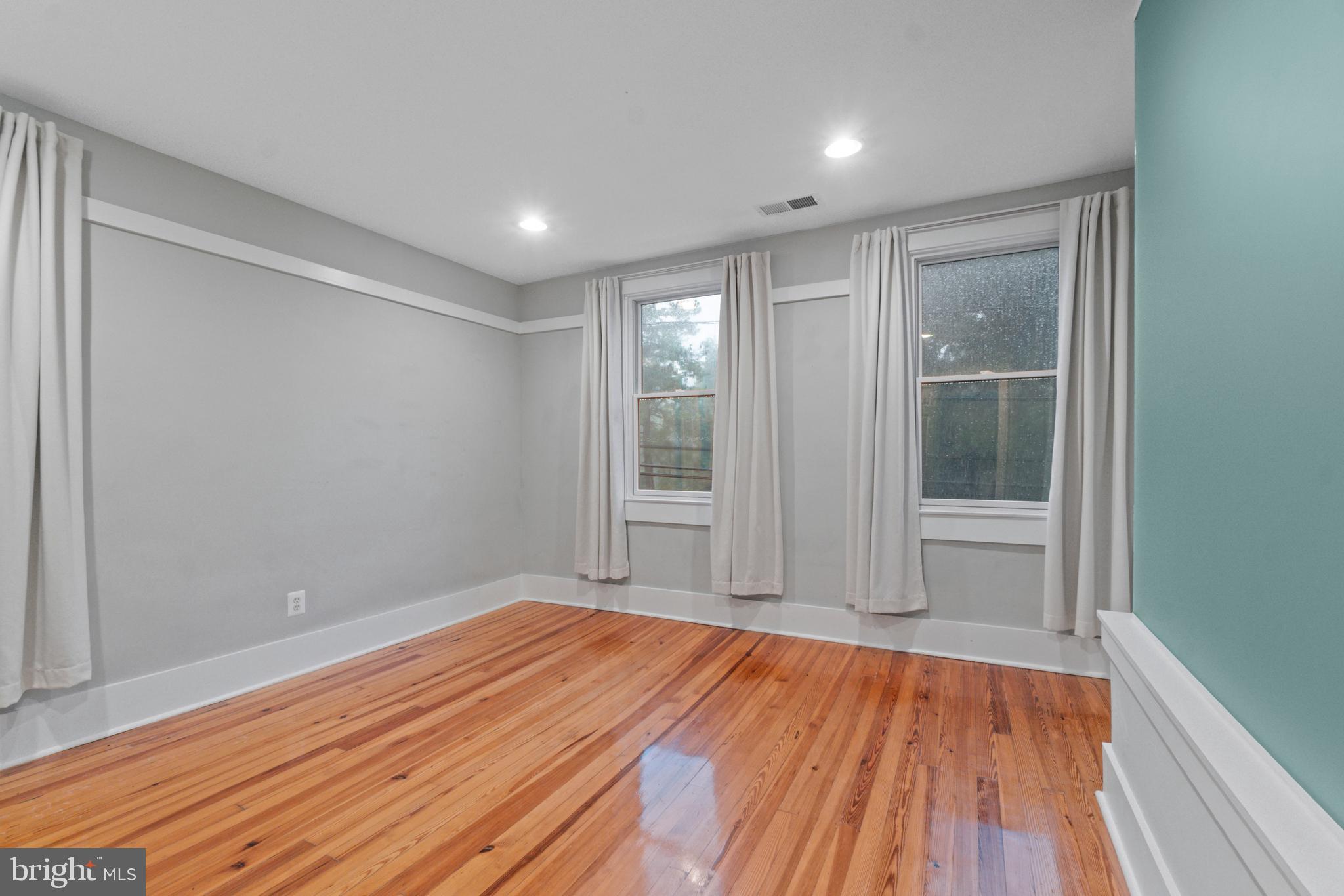 MOUNT WASHINGTON - Residential Lease