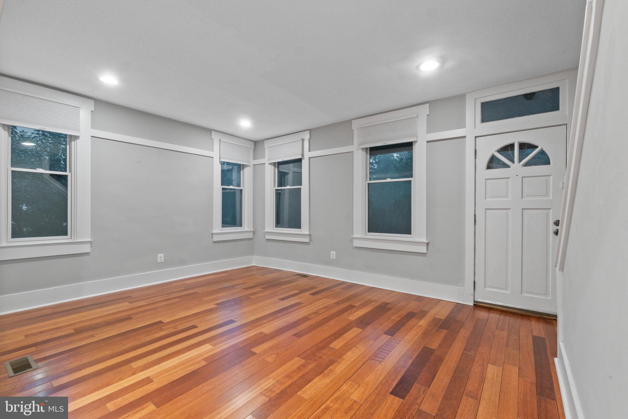 MOUNT WASHINGTON - Residential Lease
