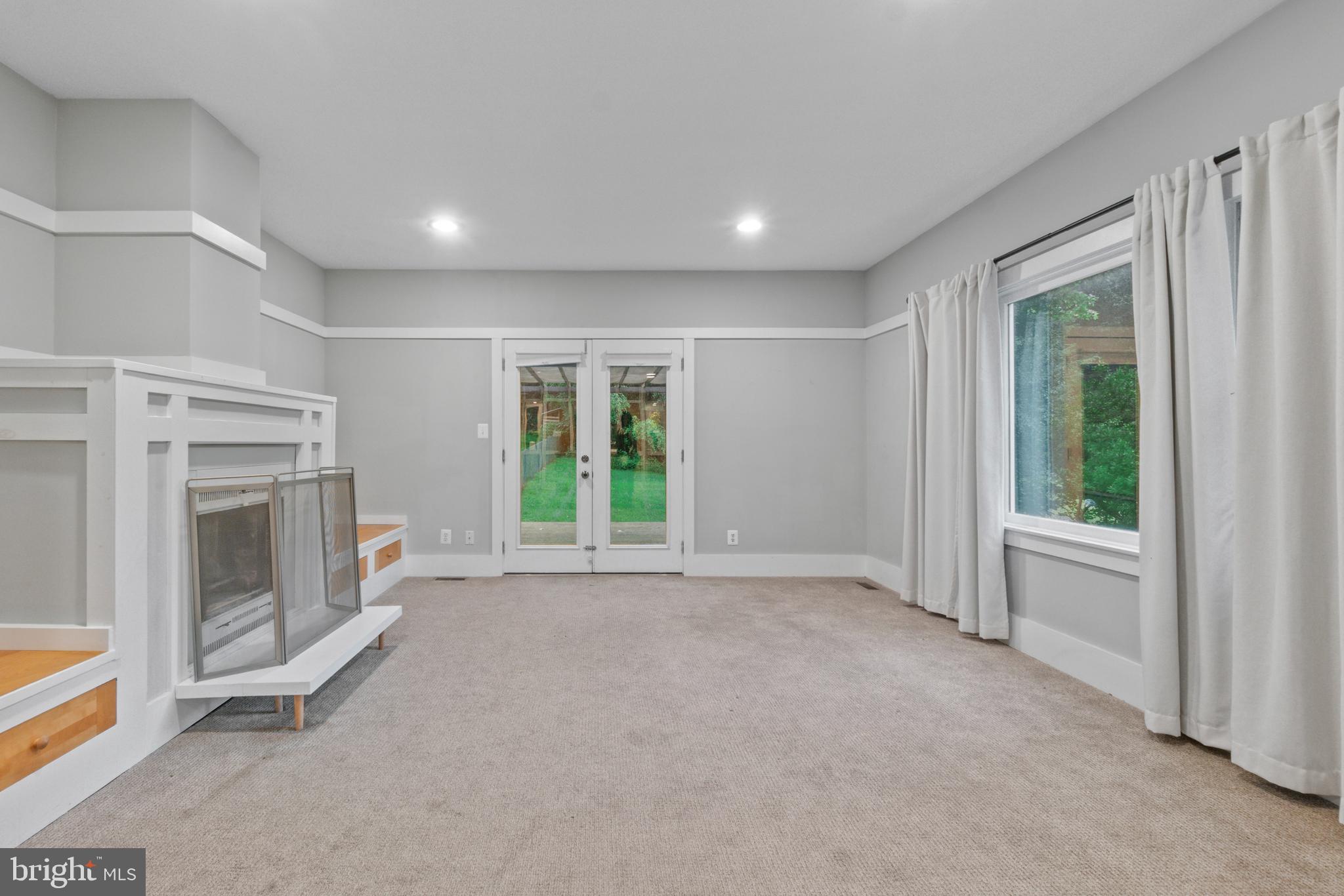 MOUNT WASHINGTON - Residential Lease