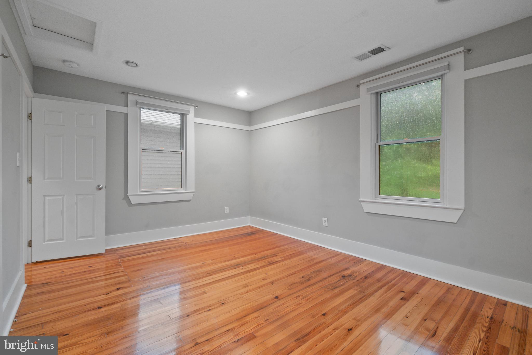 MOUNT WASHINGTON - Residential Lease