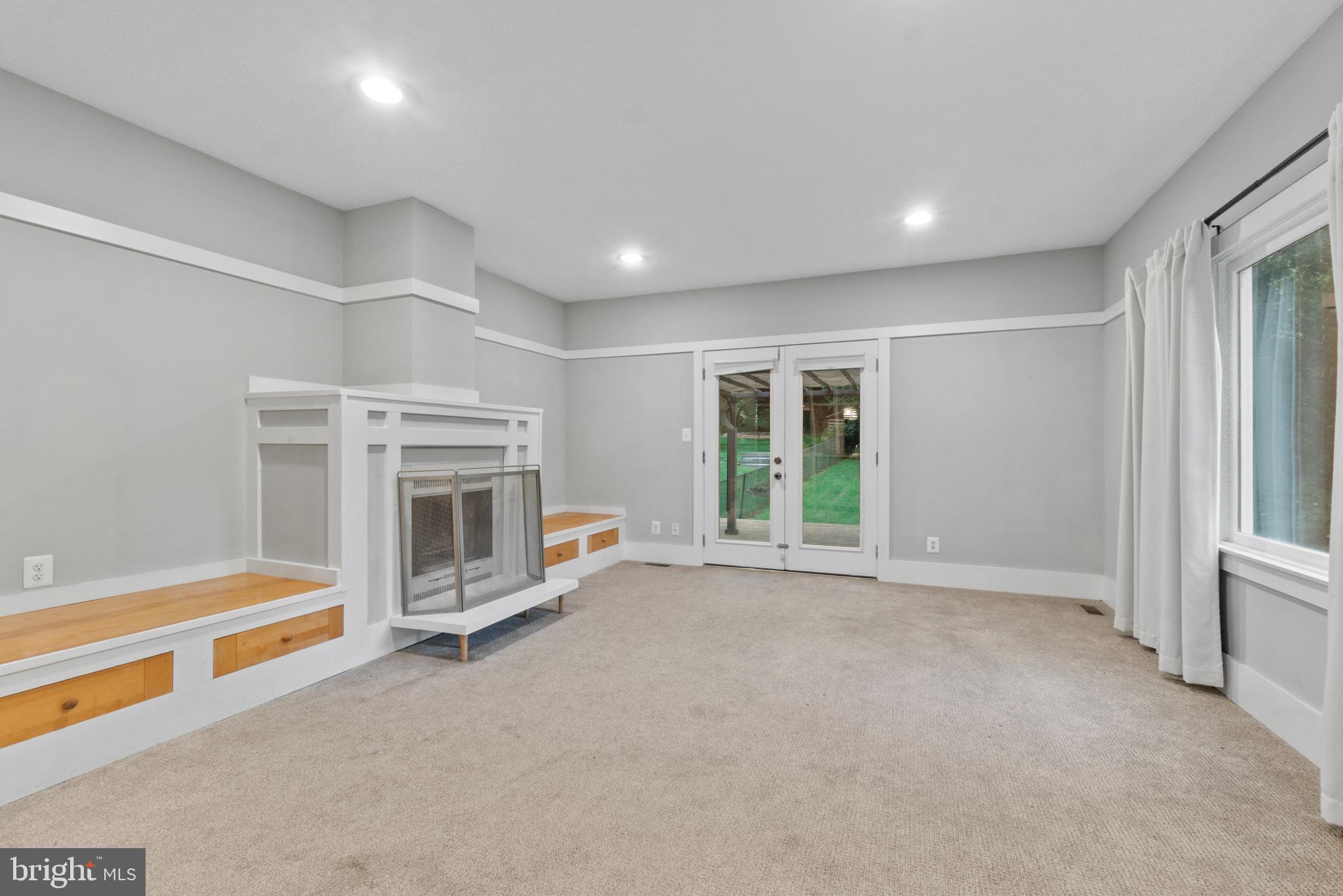 MOUNT WASHINGTON - Residential Lease
