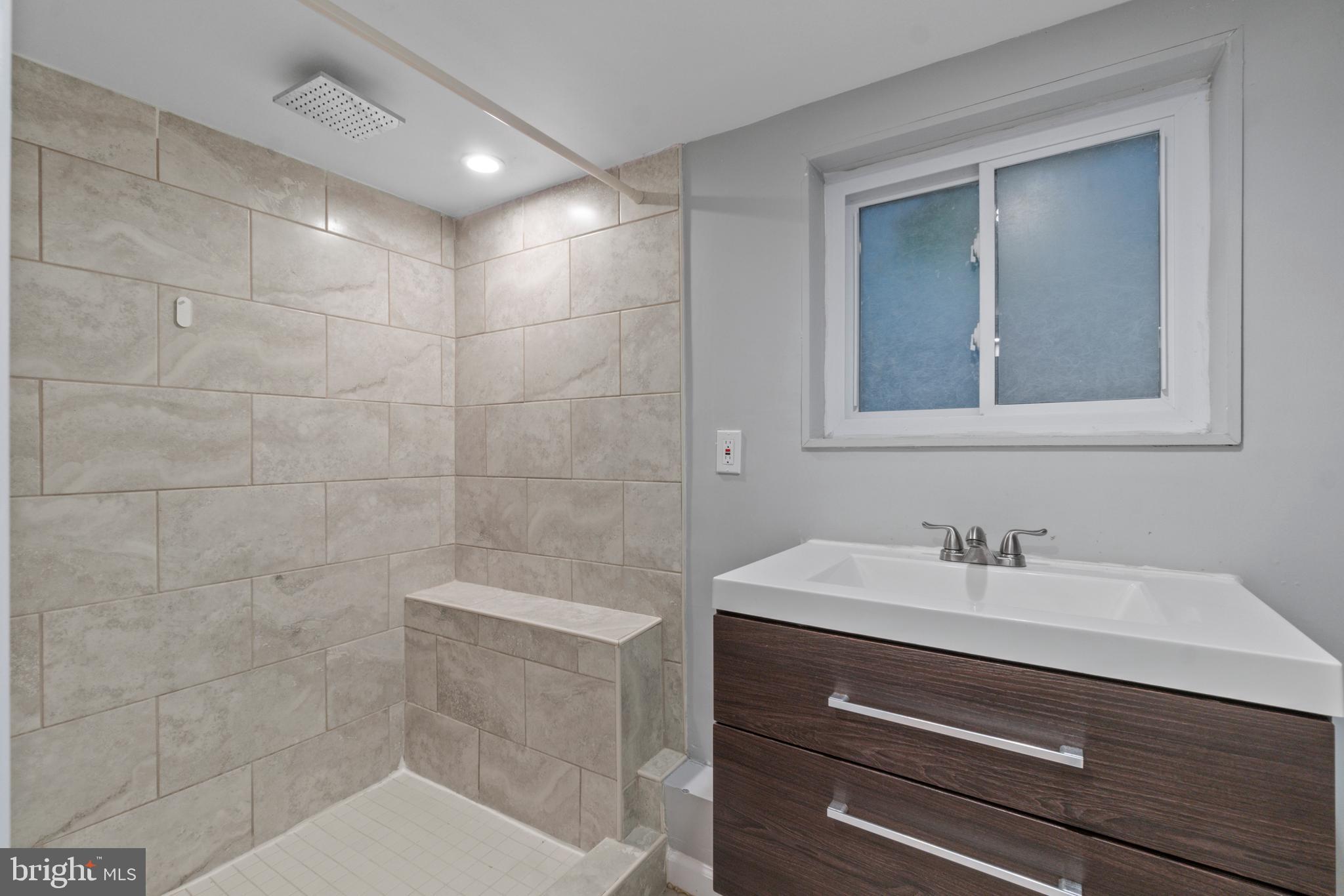 MOUNT WASHINGTON - Residential Lease