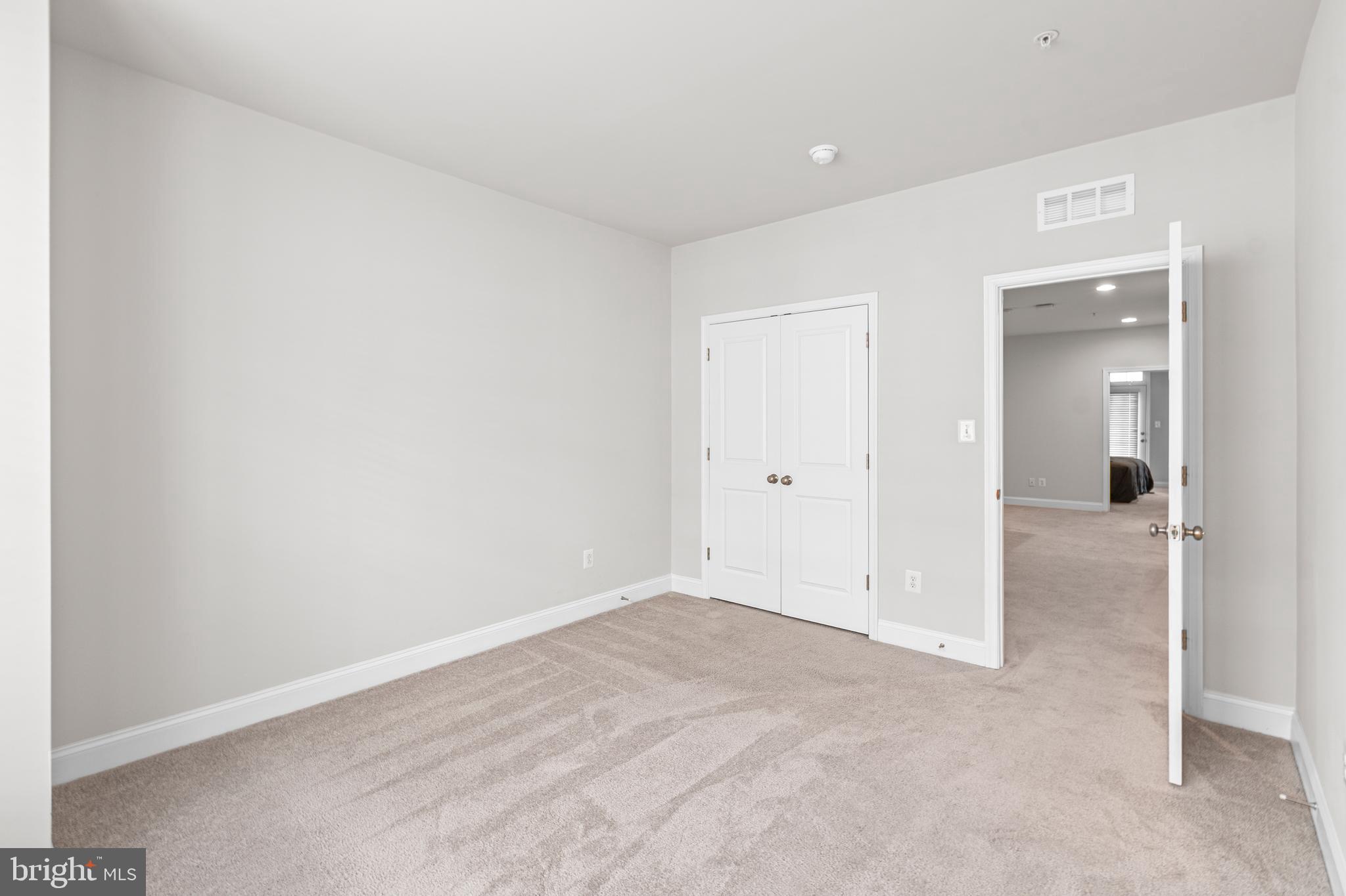 OXFORD SQUARE - Residential